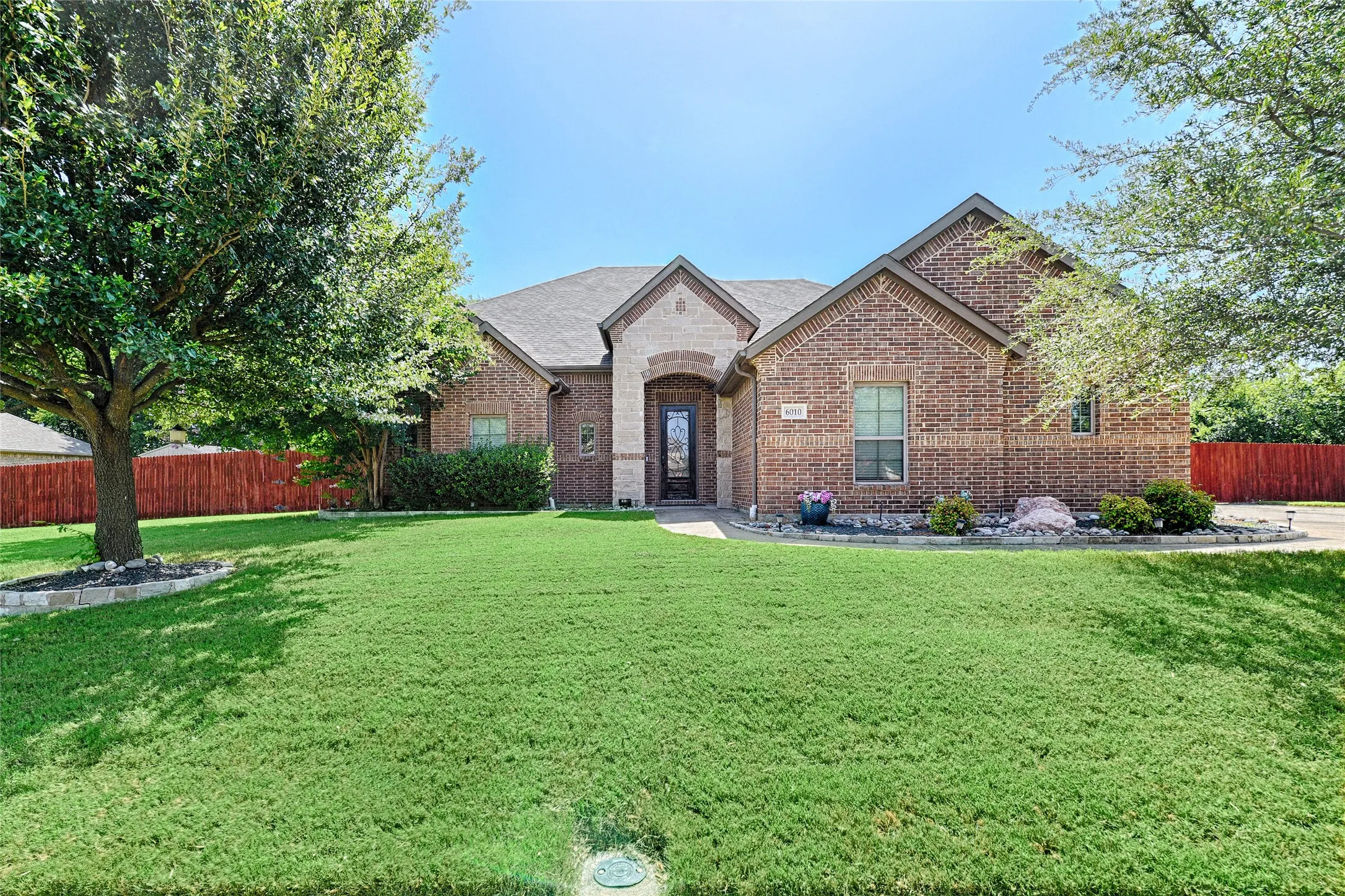 Single Family Residence For Sale in Ellis County , 6010 Park View Drive, Midlothian, Texas 76065, 5 Bedroom, 4 Bathroom, 2 Garage spaces, 3,429 Sqft, built in 2015, mls#21337819, Real Estate Agent in Midlothian, Homes For Sale in Ellis county, Homes For Sale in Midlothian, Realtor in Midlothian Texas, Real Estate Brokerage Independent Realty Texas, Luminita Cordes Realtor