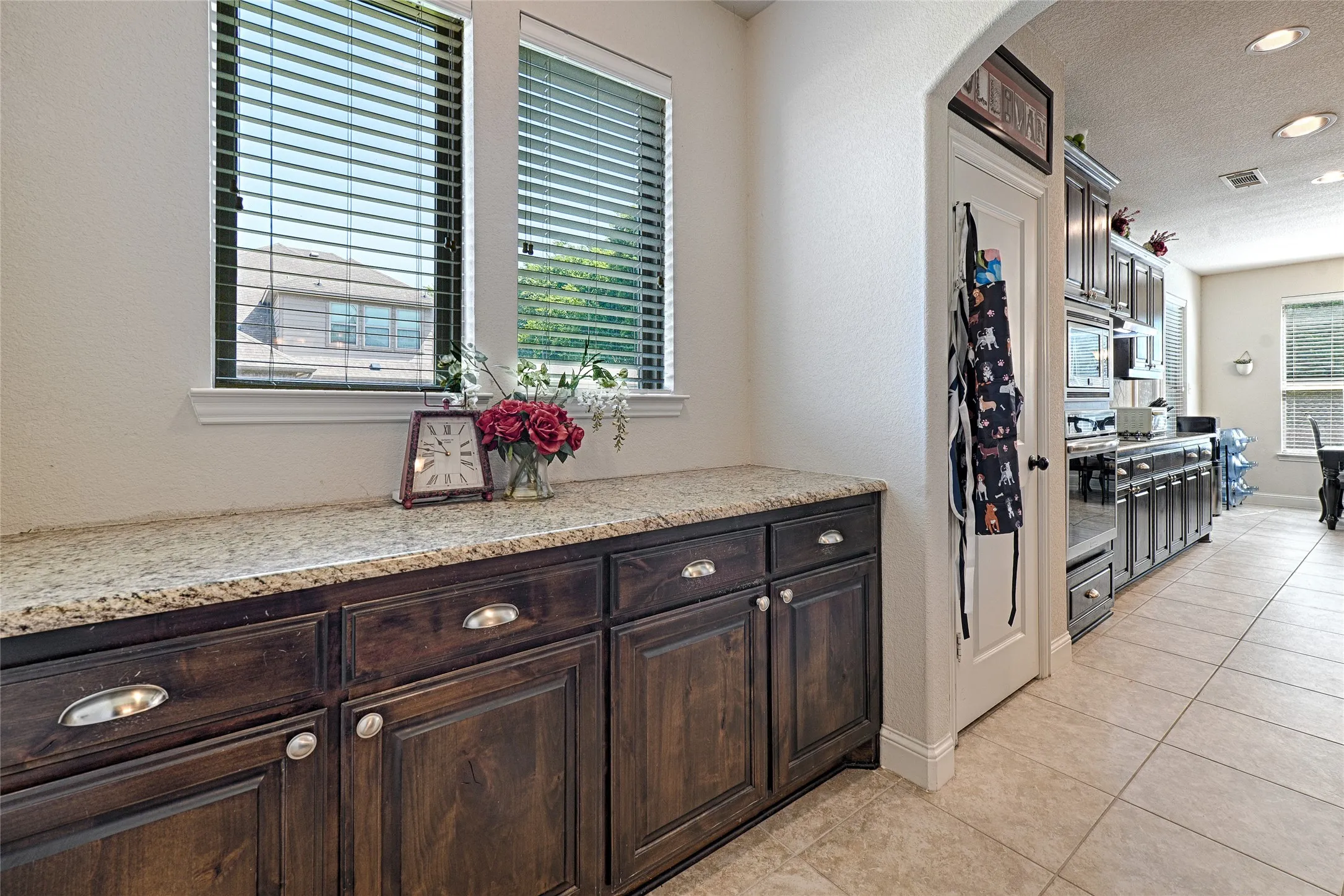 Single Family Residence For Sale in Ellis County , 6010 Park View Drive, Midlothian, Texas 76065, 5 Bedroom, 4 Bathroom, 2 Garage spaces, 3,429 Sqft, built in 2015, mls#21337819, Real Estate Agent in Midlothian, Homes For Sale in Ellis county, Homes For Sale in Midlothian, Realtor in Midlothian Texas, Real Estate Brokerage Independent Realty Texas, Luminita Cordes Realtor