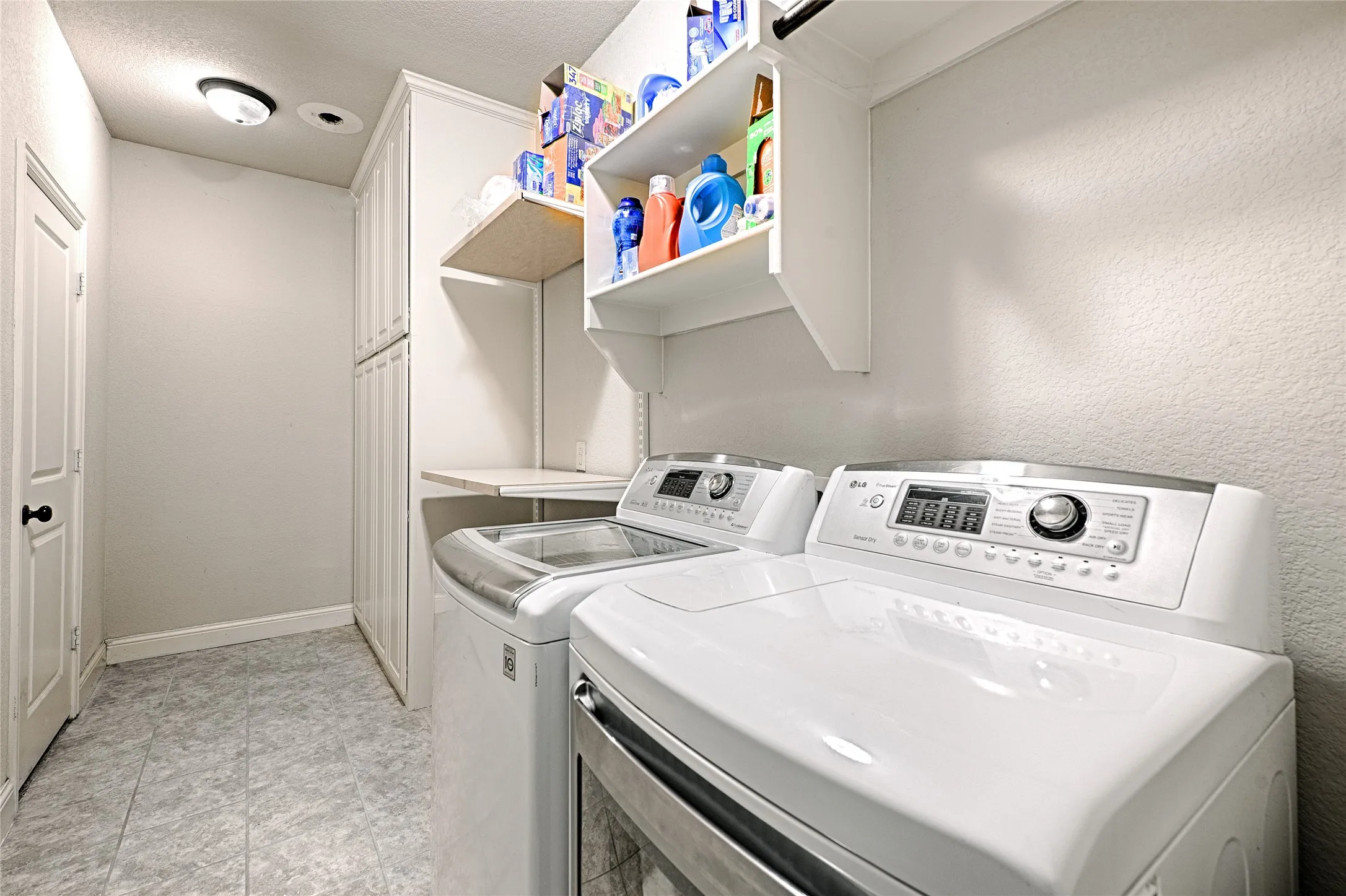 Single Family Residence For Sale in Ellis County , 6010 Park View Drive, Midlothian, Texas 76065, 5 Bedroom, 4 Bathroom, 2 Garage spaces, 3,429 Sqft, built in 2015, mls#21337819, Real Estate Agent in Midlothian, Homes For Sale in Ellis county, Homes For Sale in Midlothian, Realtor in Midlothian Texas, Real Estate Brokerage Independent Realty Texas, Luminita Cordes Realtor