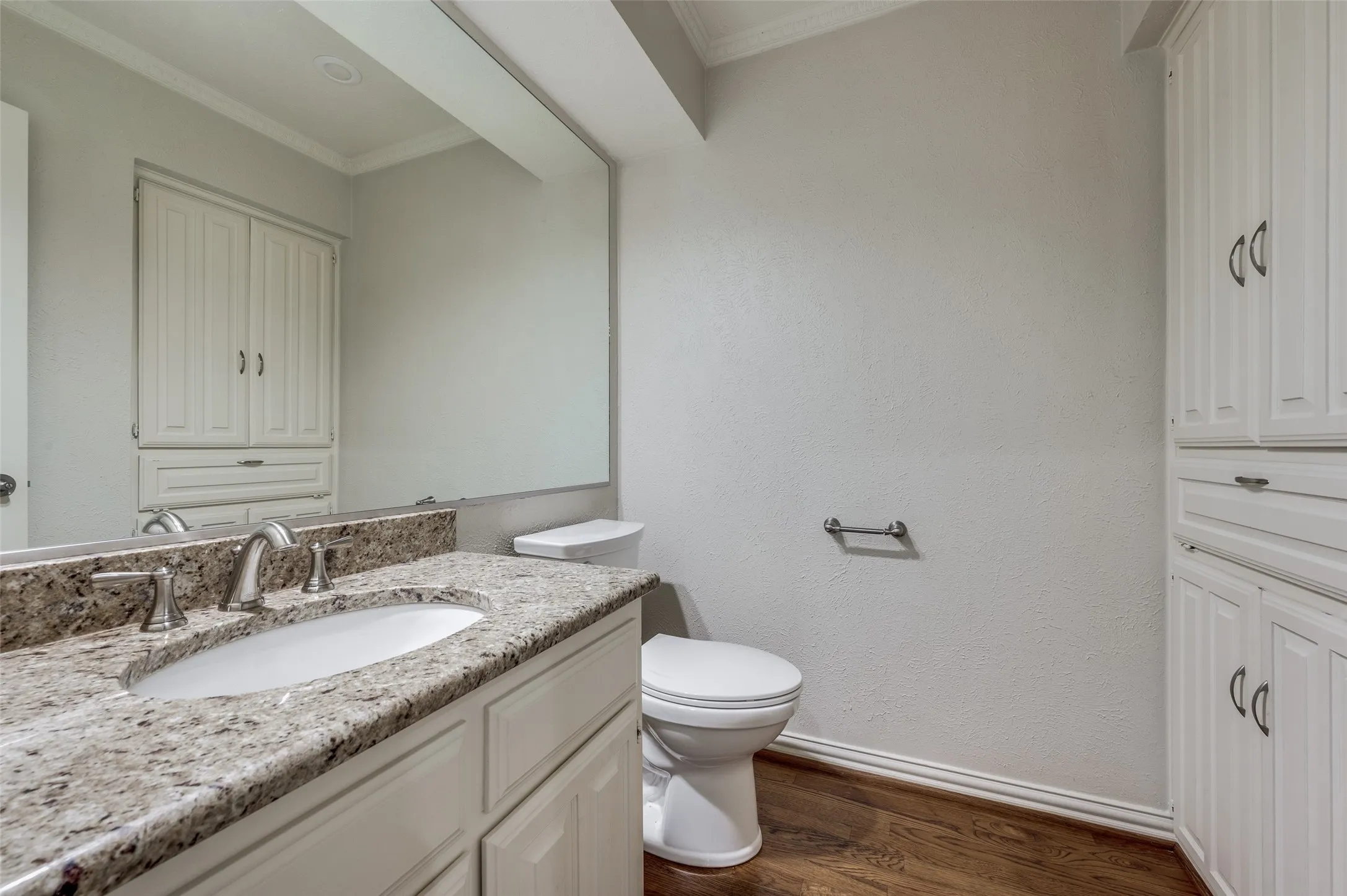 Powder bath off den