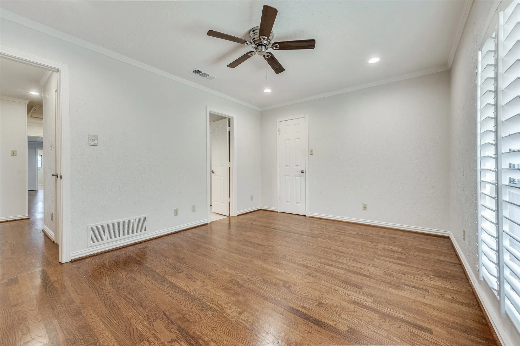 Secondary bedroom