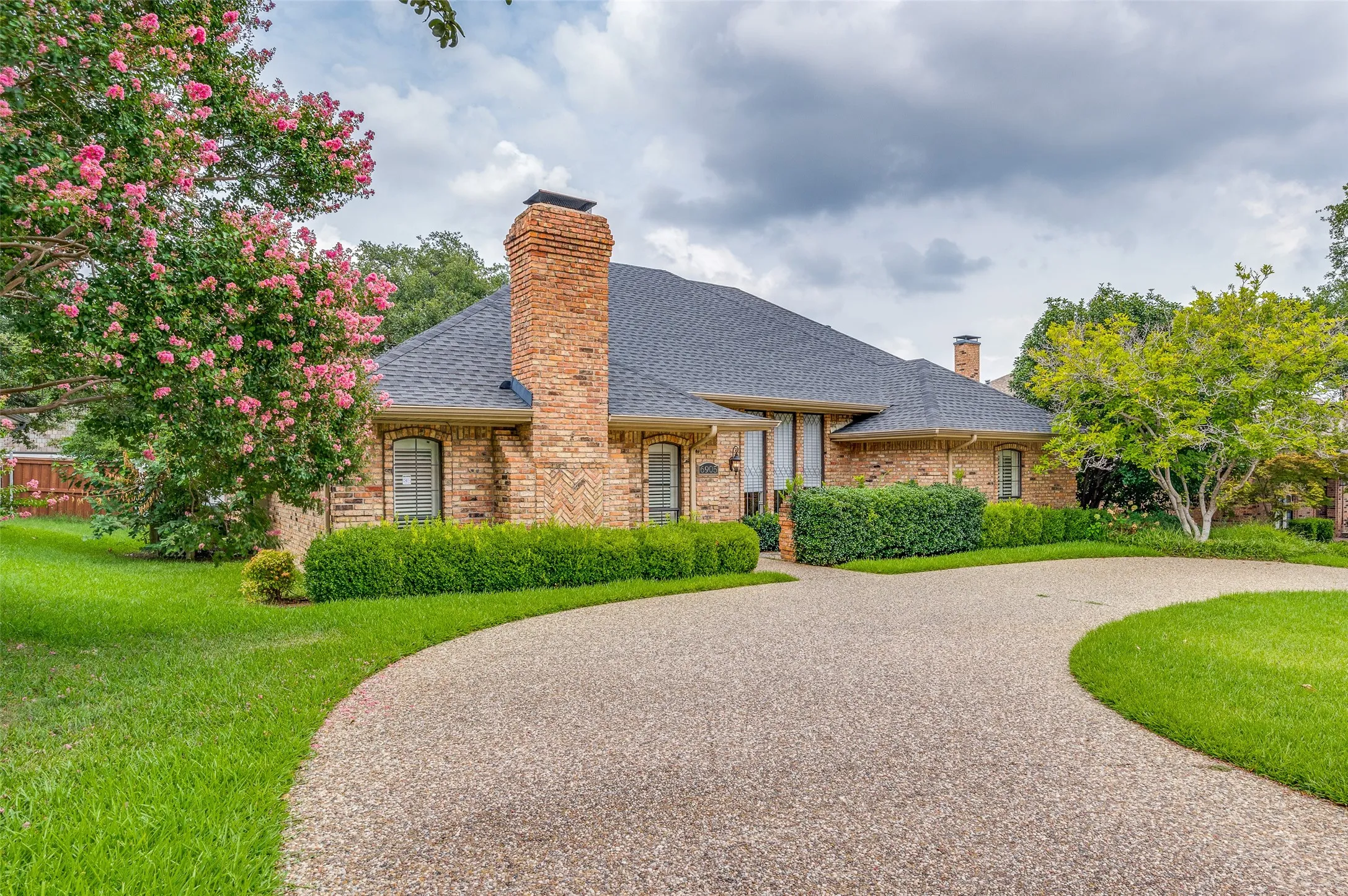 Single Family Residence For Rent in Dallas County , 6905 Chevy Chase, Dallas, Texas 75225, 3 Bedroom, 4 Bathroom, 2 Garage spaces, 2,677 Sqft, built in 1981, mls#21338255, Real Estate Agent in Dallas, Homes For Rent in Dallas county, Homes For Rent in Dallas, Realtor in Dallas Texas, Real Estate Brokerage Independent Realty Texas, Luminita Cordes Realtor
