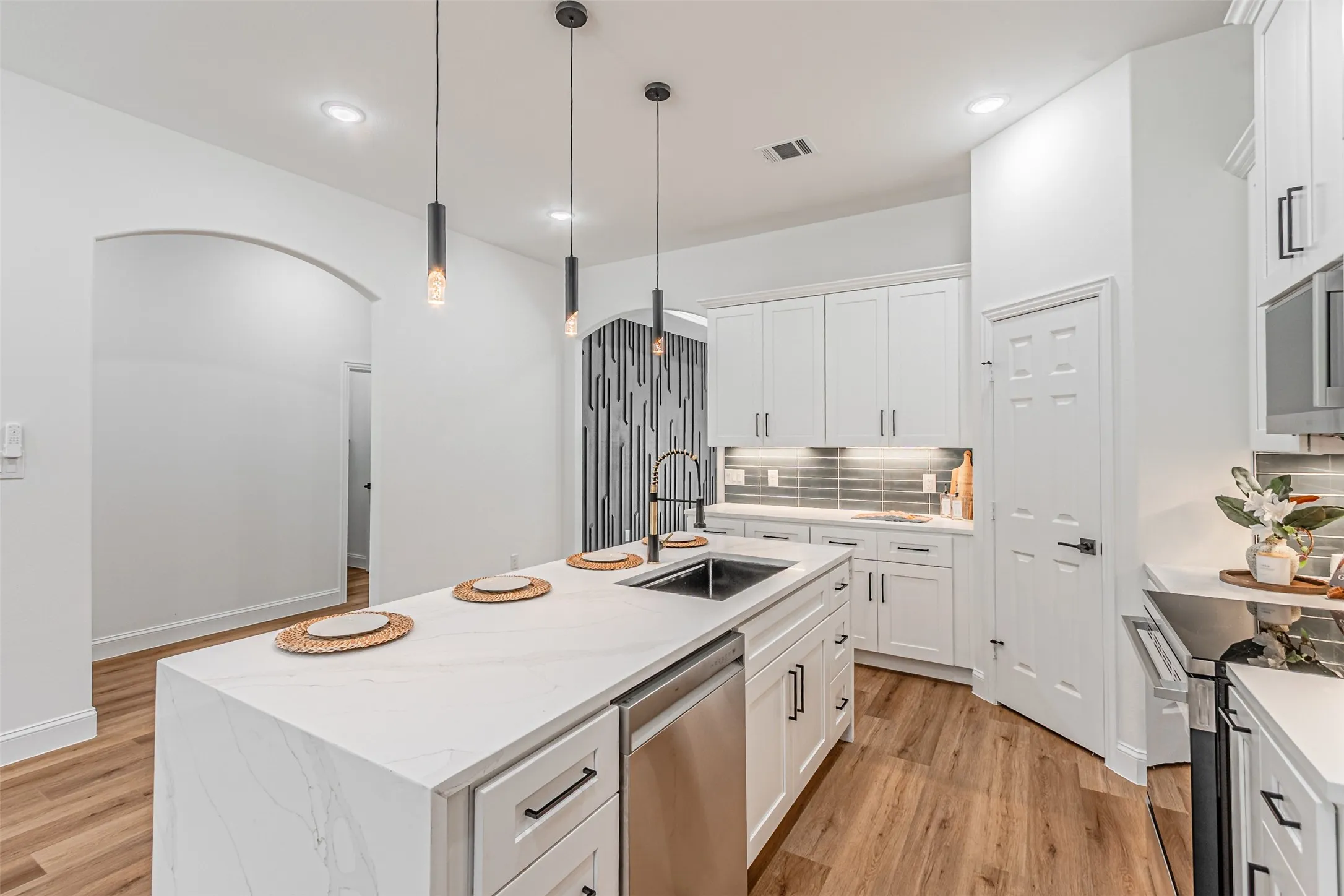 Single Family Residence For Sale in Hood County , 5602 Cold Water Trail, Granbury, Texas 76048, 3 Bedroom, 2 Bathroom, 1 Garage spaces, 1,421 Sqft, built in 2026, mls#21337895, Real Estate Agent in Granbury, Homes For Sale in Hood county, Homes For Sale in Granbury, Realtor in Granbury Texas, Real Estate Brokerage Independent Realty Texas, Luminita Cordes Realtor