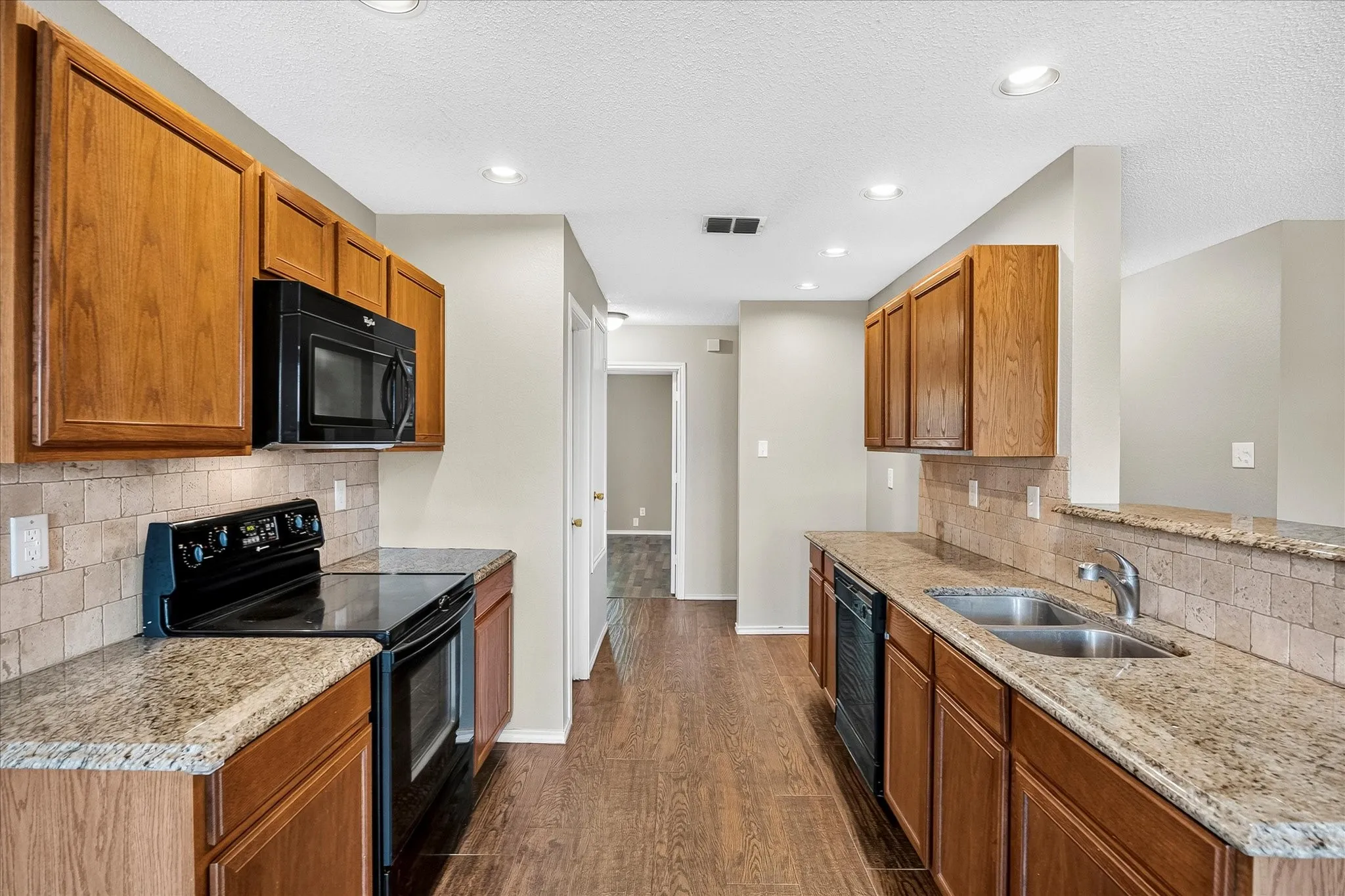 Single Family Residence For Sale in Rockwall County , 3079 Dusty Ridge Drive, Rockwall, Texas 75032, 3 Bedroom, 2 Bathroom, 2 Garage spaces, 1,704 Sqft, built in 2005, mls#21338248, Real Estate Agent in Rockwall, Homes For Sale in Rockwall county, Homes For Sale in Rockwall, Realtor in Rockwall Texas, Real Estate Brokerage Independent Realty Texas, Luminita Cordes Realtor
