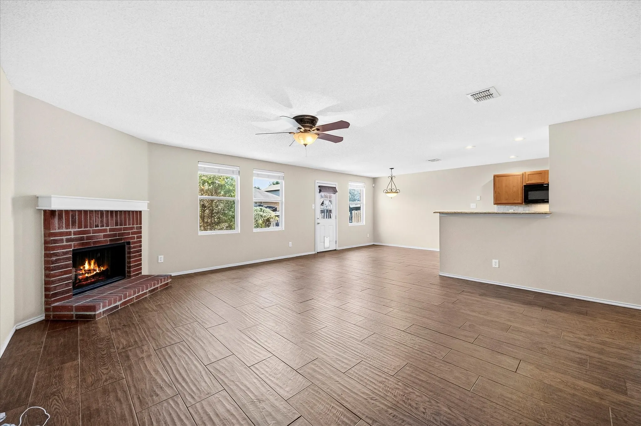 Single Family Residence For Sale in Rockwall County , 3079 Dusty Ridge Drive, Rockwall, Texas 75032, 3 Bedroom, 2 Bathroom, 2 Garage spaces, 1,704 Sqft, built in 2005, mls#21338248, Real Estate Agent in Rockwall, Homes For Sale in Rockwall county, Homes For Sale in Rockwall, Realtor in Rockwall Texas, Real Estate Brokerage Independent Realty Texas, Luminita Cordes Realtor