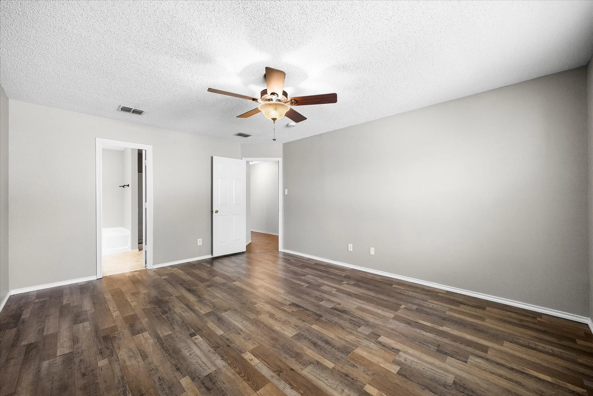 Single Family Residence For Sale in Rockwall County , 3079 Dusty Ridge Drive, Rockwall, Texas 75032, 3 Bedroom, 2 Bathroom, 2 Garage spaces, 1,704 Sqft, built in 2005, mls#21338248, Real Estate Agent in Rockwall, Homes For Sale in Rockwall county, Homes For Sale in Rockwall, Realtor in Rockwall Texas, Real Estate Brokerage Independent Realty Texas, Luminita Cordes Realtor