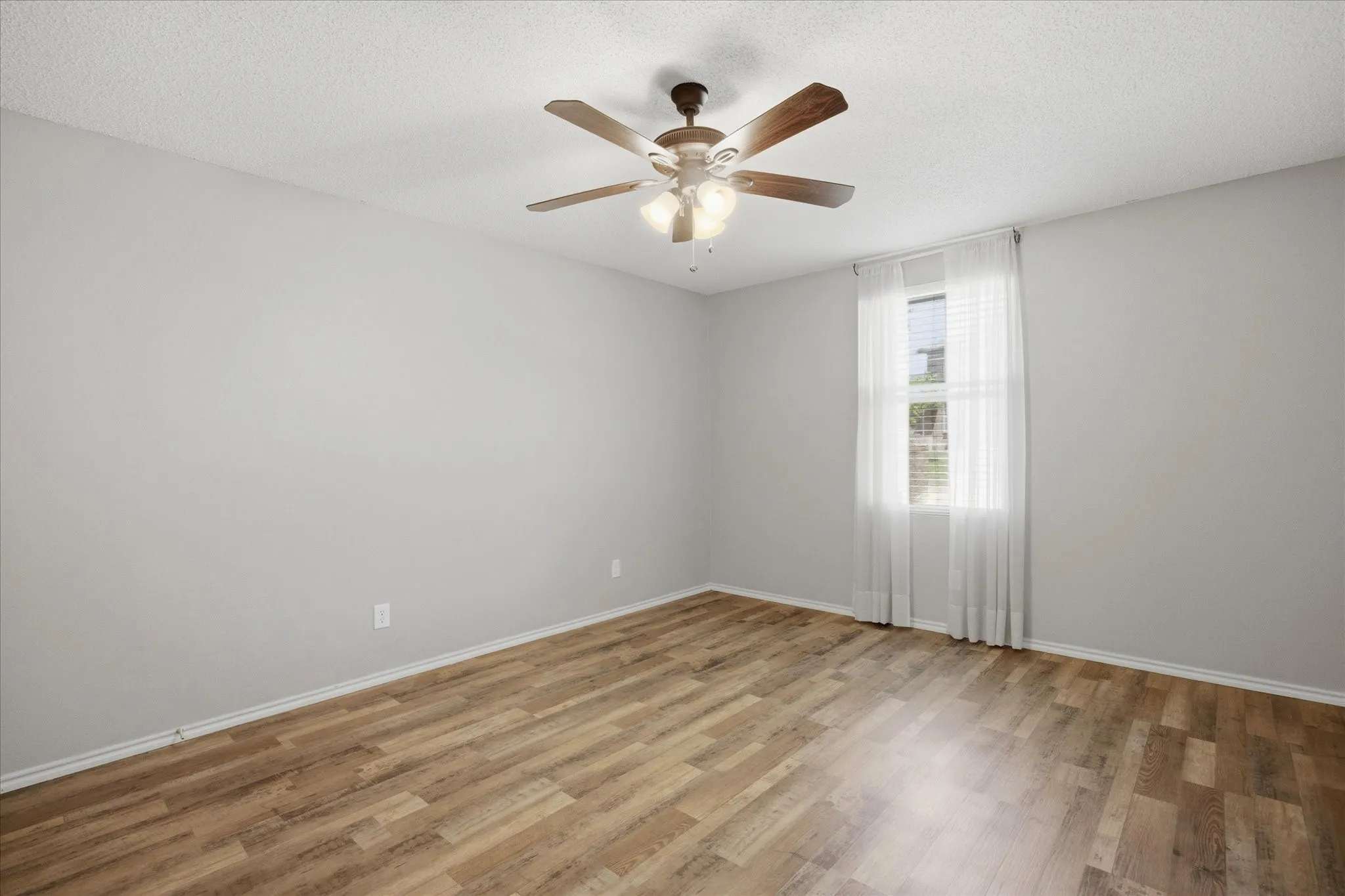 Single Family Residence For Sale in Rockwall County , 3079 Dusty Ridge Drive, Rockwall, Texas 75032, 3 Bedroom, 2 Bathroom, 2 Garage spaces, 1,704 Sqft, built in 2005, mls#21338248, Real Estate Agent in Rockwall, Homes For Sale in Rockwall county, Homes For Sale in Rockwall, Realtor in Rockwall Texas, Real Estate Brokerage Independent Realty Texas, Luminita Cordes Realtor