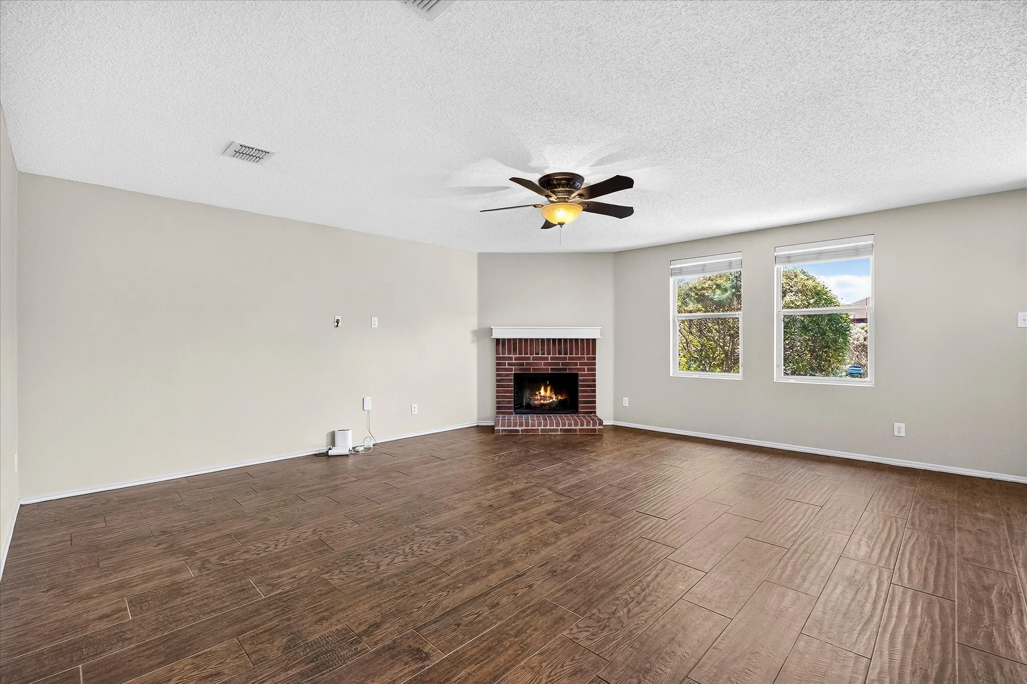 Single Family Residence For Sale in Rockwall County , 3079 Dusty Ridge Drive, Rockwall, Texas 75032, 3 Bedroom, 2 Bathroom, 2 Garage spaces, 1,704 Sqft, built in 2005, mls#21338248, Real Estate Agent in Rockwall, Homes For Sale in Rockwall county, Homes For Sale in Rockwall, Realtor in Rockwall Texas, Real Estate Brokerage Independent Realty Texas, Luminita Cordes Realtor