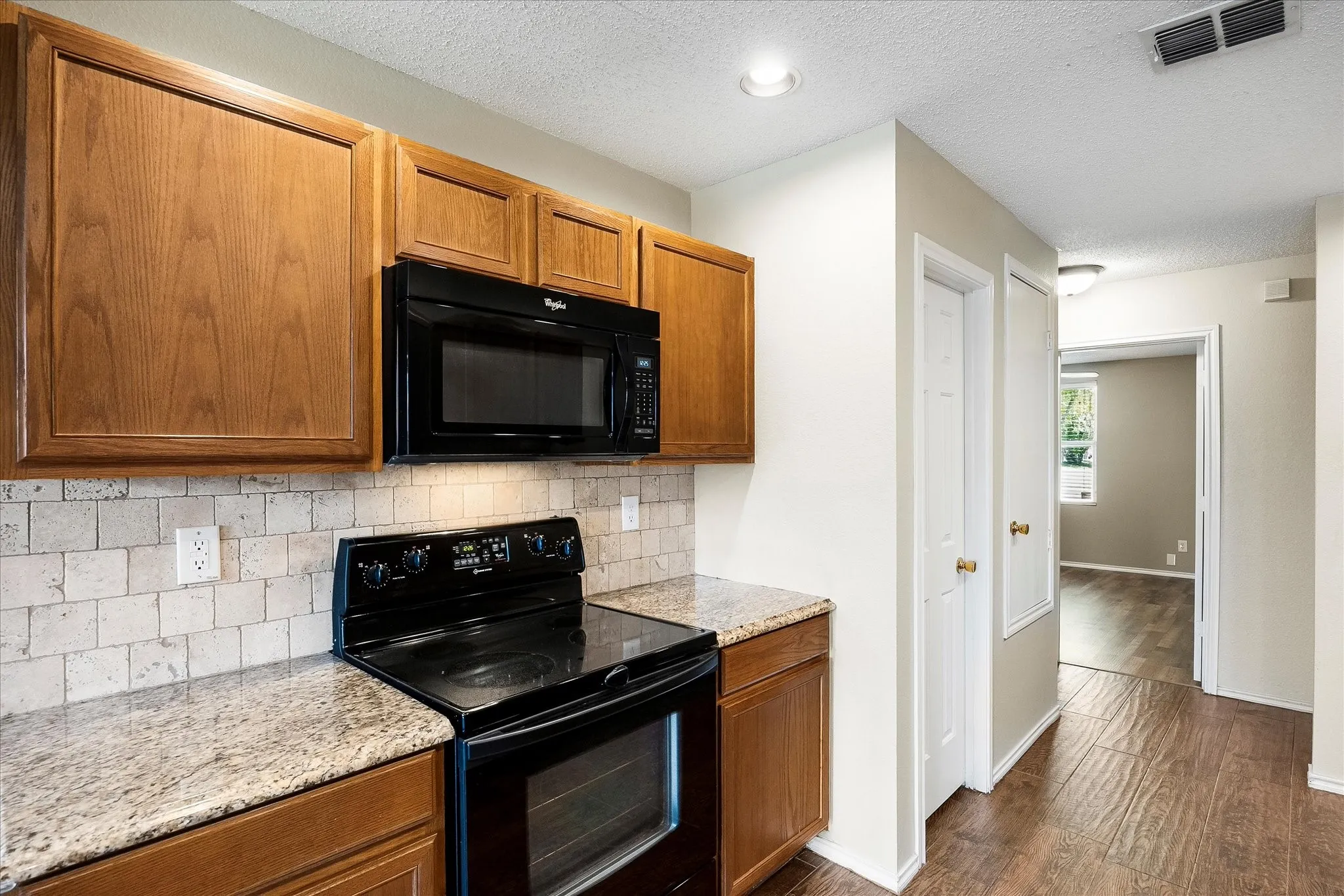 Single Family Residence For Sale in Rockwall County , 3079 Dusty Ridge Drive, Rockwall, Texas 75032, 3 Bedroom, 2 Bathroom, 2 Garage spaces, 1,704 Sqft, built in 2005, mls#21338248, Real Estate Agent in Rockwall, Homes For Sale in Rockwall county, Homes For Sale in Rockwall, Realtor in Rockwall Texas, Real Estate Brokerage Independent Realty Texas, Luminita Cordes Realtor