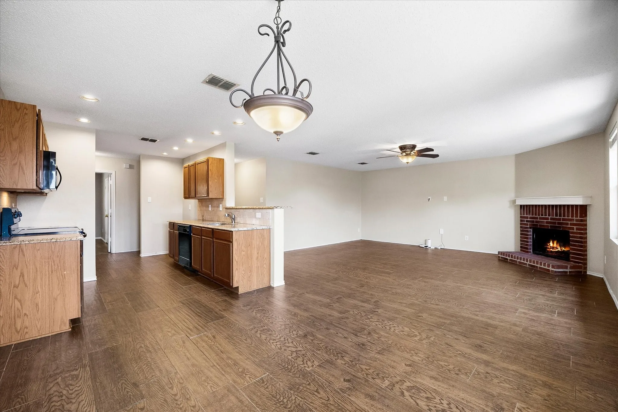 Single Family Residence For Sale in Rockwall County , 3079 Dusty Ridge Drive, Rockwall, Texas 75032, 3 Bedroom, 2 Bathroom, 2 Garage spaces, 1,704 Sqft, built in 2005, mls#21338248, Real Estate Agent in Rockwall, Homes For Sale in Rockwall county, Homes For Sale in Rockwall, Realtor in Rockwall Texas, Real Estate Brokerage Independent Realty Texas, Luminita Cordes Realtor
