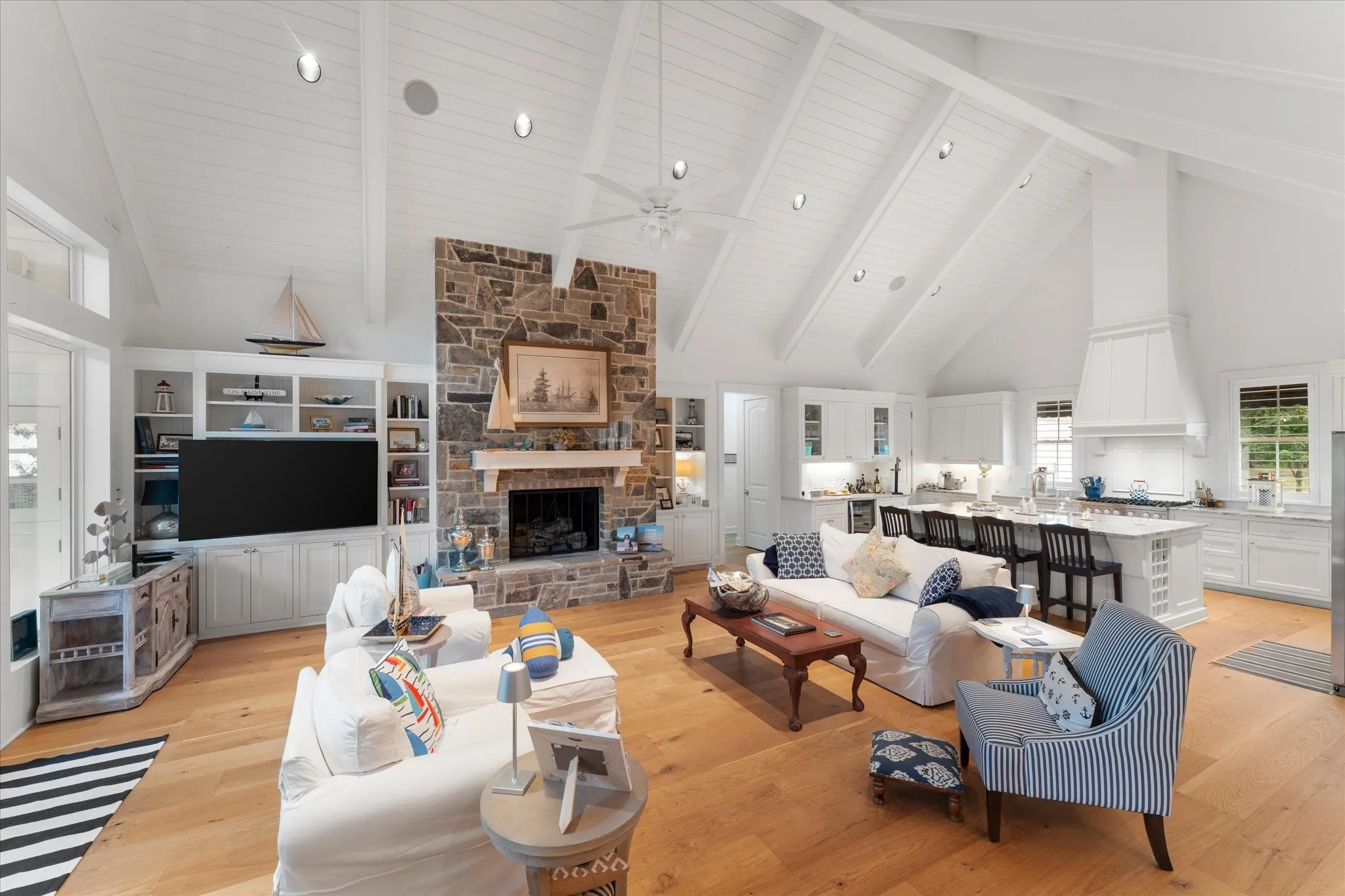 Single Family Residence For Sale in Wood County , 455 CR 1953, Yantis, Texas 75497, 4 Bedrooms, 3 Bathrooms, 3 Garage spaces, 3,575 Sqft, built in 2014, Price $2,000,000, mls#21336943, Real Estate Agent in Yantis, Homes For Sale in Wood county, Homes For Sale in Yantis, Realtor in Yantis Texas, Real Estate Brokerage Independent Realty Texas, Luminita Cordes Realtor
