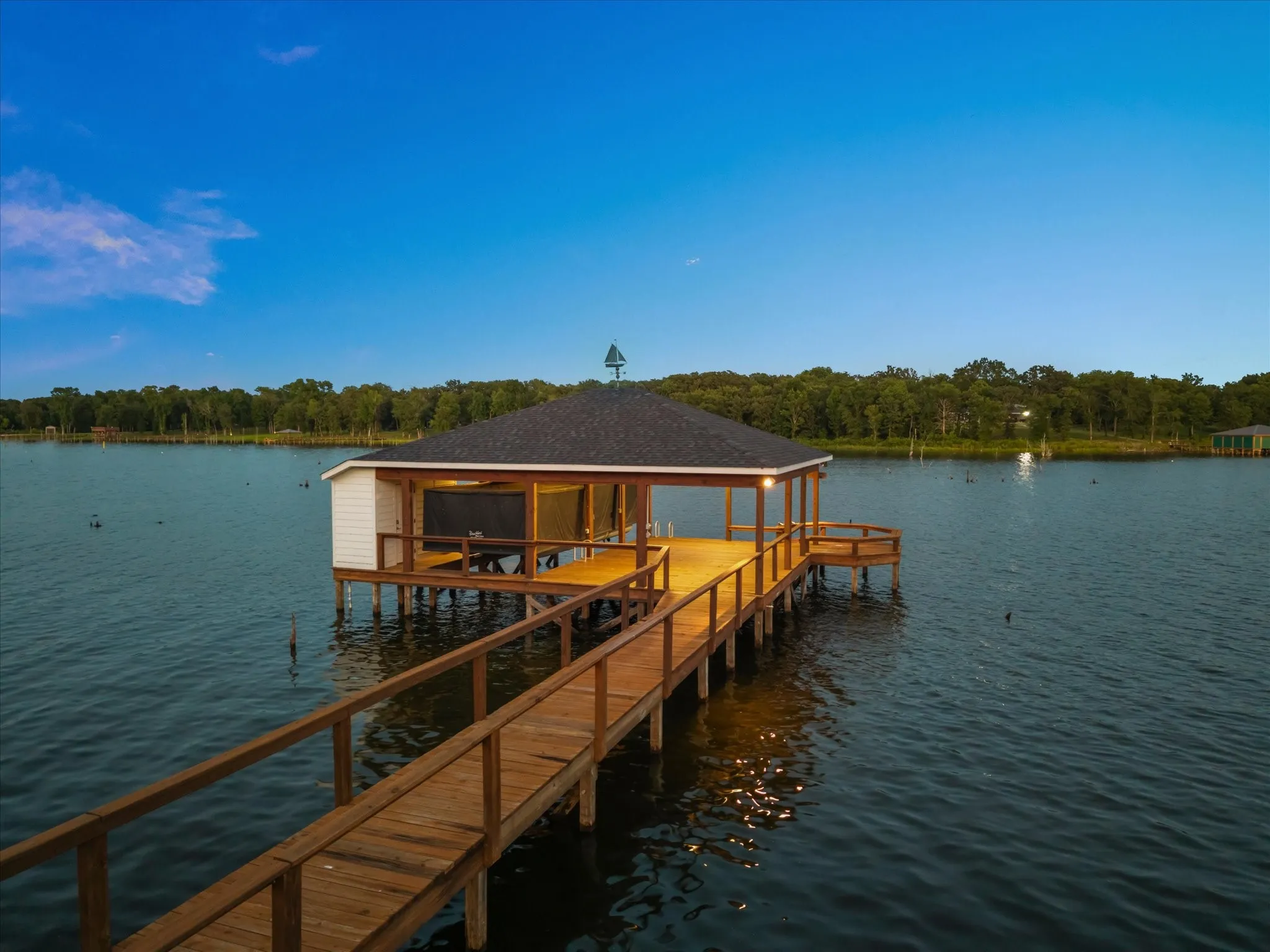 Single Family Residence For Sale in Wood County , 455 CR 1953, Yantis, Texas 75497, 4 Bedrooms, 3 Bathrooms, 3 Garage spaces, 3,575 Sqft, built in 2014, Price $2,000,000, mls#21336943, Real Estate Agent in Yantis, Homes For Sale in Wood county, Homes For Sale in Yantis, Realtor in Yantis Texas, Real Estate Brokerage Independent Realty Texas, Luminita Cordes Realtor