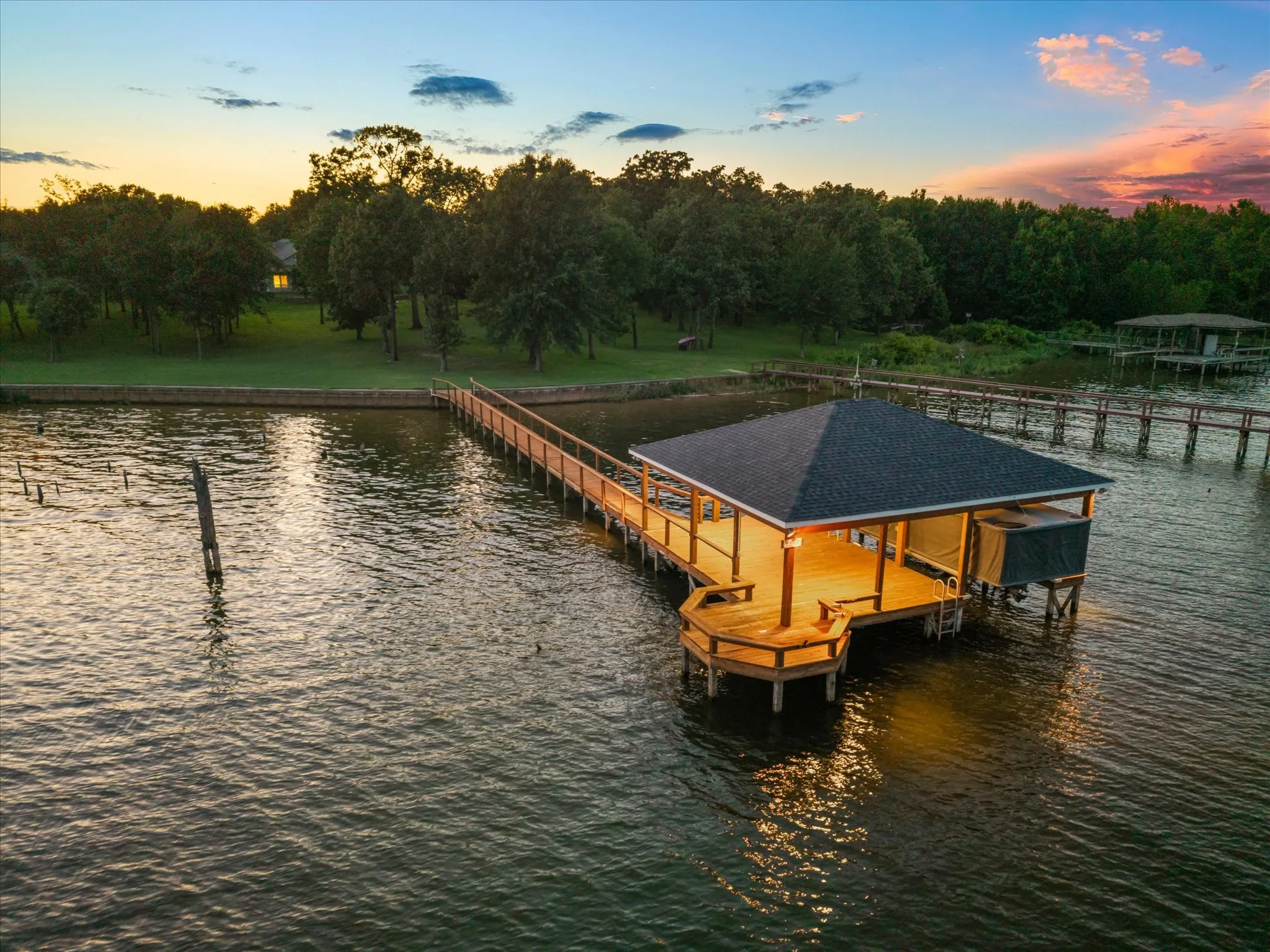 Single Family Residence For Sale in Wood County , 455 CR 1953, Yantis, Texas 75497, 4 Bedrooms, 3 Bathrooms, 3 Garage spaces, 3,575 Sqft, built in 2014, Price $2,000,000, mls#21336943, Real Estate Agent in Yantis, Homes For Sale in Wood county, Homes For Sale in Yantis, Realtor in Yantis Texas, Real Estate Brokerage Independent Realty Texas, Luminita Cordes Realtor