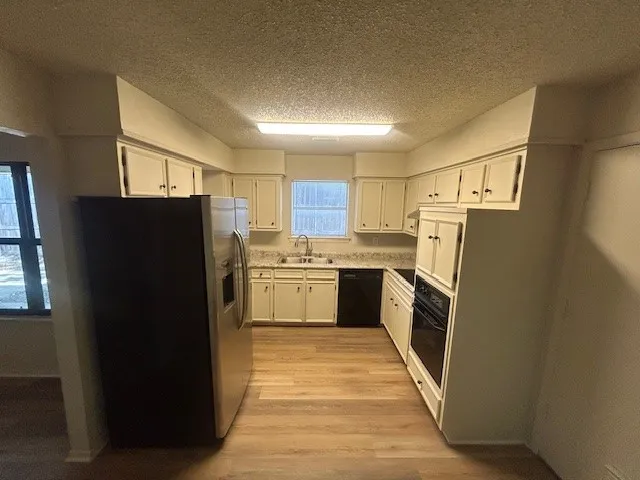 Townhouse For Rent in Dallas County , 401 Towne House Lane, Richardson, Texas 75081, 3 Bedroom, 2 Bathroom, 2 Garage spaces, 1,623 Sqft, built in 1979, mls#21337622, Real Estate Agent in Richardson, Homes For Rent in Dallas county, Homes For Rent in Richardson, Realtor in Richardson Texas, Real Estate Brokerage Independent Realty Texas, Luminita Cordes Realtor