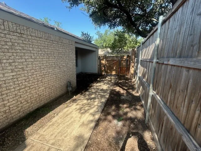 Townhouse For Rent in Dallas County , 401 Towne House Lane, Richardson, Texas 75081, 3 Bedroom, 2 Bathroom, 2 Garage spaces, 1,623 Sqft, built in 1979, mls#21337622, Real Estate Agent in Richardson, Homes For Rent in Dallas county, Homes For Rent in Richardson, Realtor in Richardson Texas, Real Estate Brokerage Independent Realty Texas, Luminita Cordes Realtor