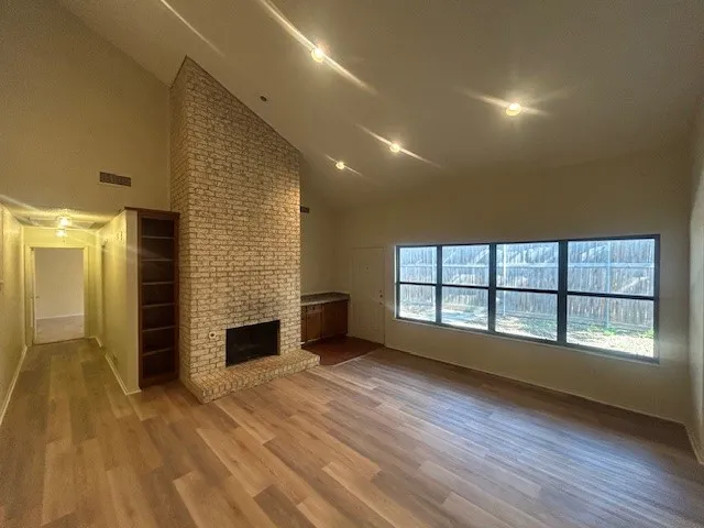 Townhouse For Rent in Dallas County , 401 Towne House Lane, Richardson, Texas 75081, 3 Bedroom, 2 Bathroom, 2 Garage spaces, 1,623 Sqft, built in 1979, mls#21337622, Real Estate Agent in Richardson, Homes For Rent in Dallas county, Homes For Rent in Richardson, Realtor in Richardson Texas, Real Estate Brokerage Independent Realty Texas, Luminita Cordes Realtor