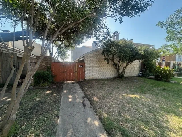 Townhouse For Rent in Dallas County , 401 Towne House Lane, Richardson, Texas 75081, 3 Bedroom, 2 Bathroom, 2 Garage spaces, 1,623 Sqft, built in 1979, mls#21337622, Real Estate Agent in Richardson, Homes For Rent in Dallas county, Homes For Rent in Richardson, Realtor in Richardson Texas, Real Estate Brokerage Independent Realty Texas, Luminita Cordes Realtor
