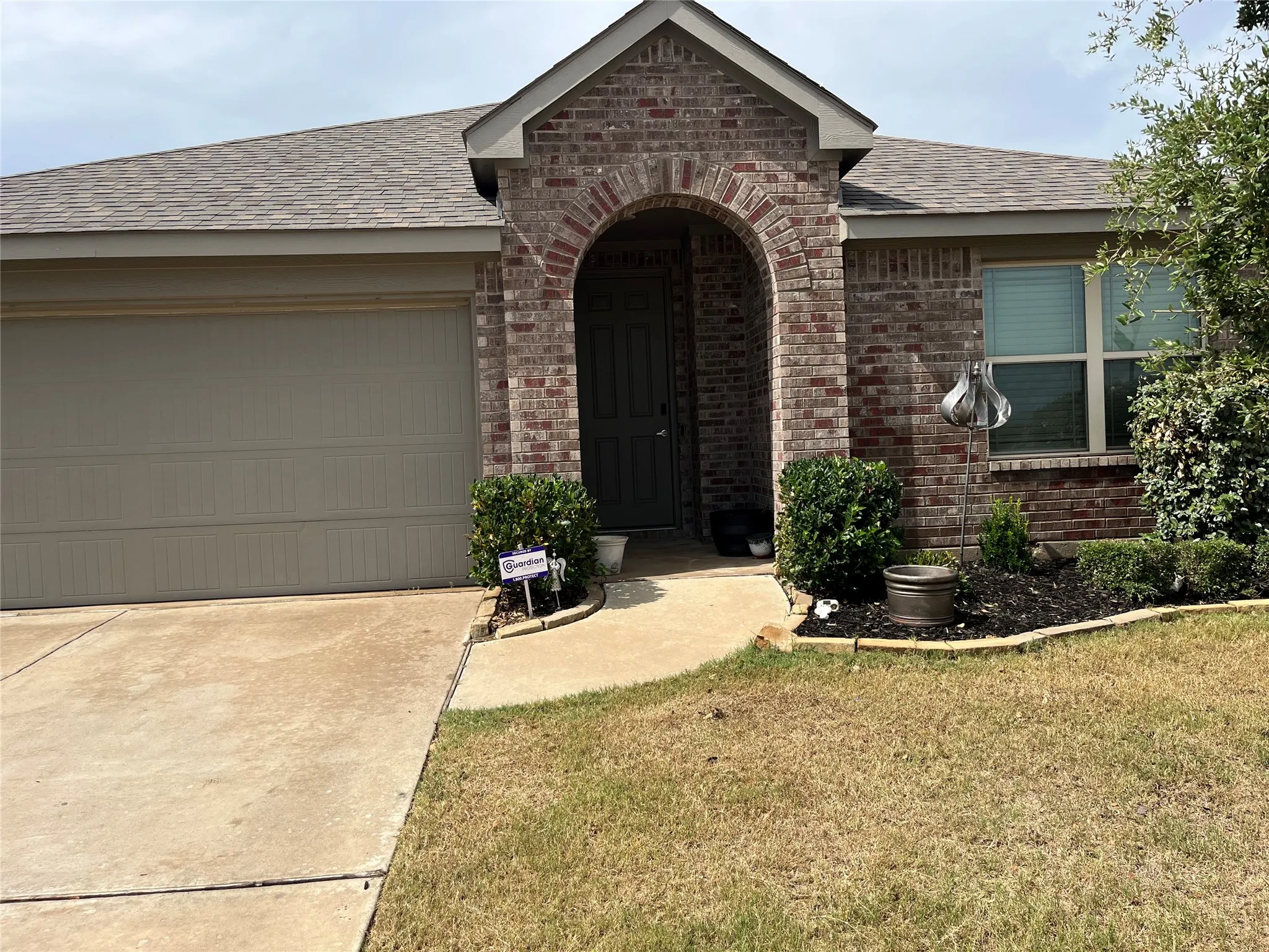 Single Family Residence For Rent in Johnson County , 1141 NIGHTHAWK TRAIL, Alvarado, Texas 76009, 3 Bedroom, 2 Bathroom, 2 Garage spaces, 1,532 Sqft, built in 2021, mls#21335742, Real Estate Agent in Alvarado, Homes For Rent in Johnson county, Homes For Rent in Alvarado, Realtor in Alvarado Texas, Real Estate Brokerage Independent Realty Texas, Luminita Cordes Realtor