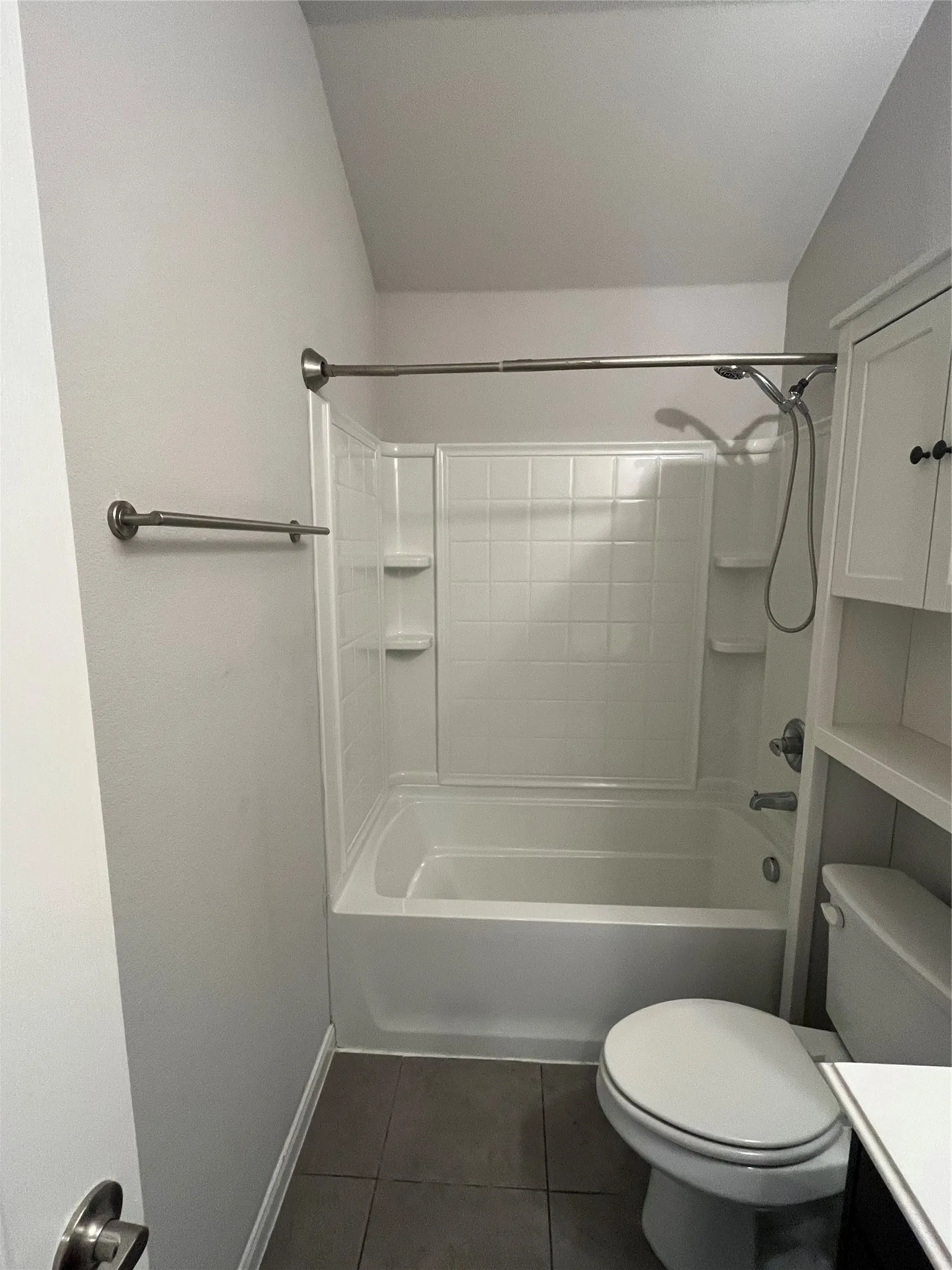 GUEST BATHROOM om
