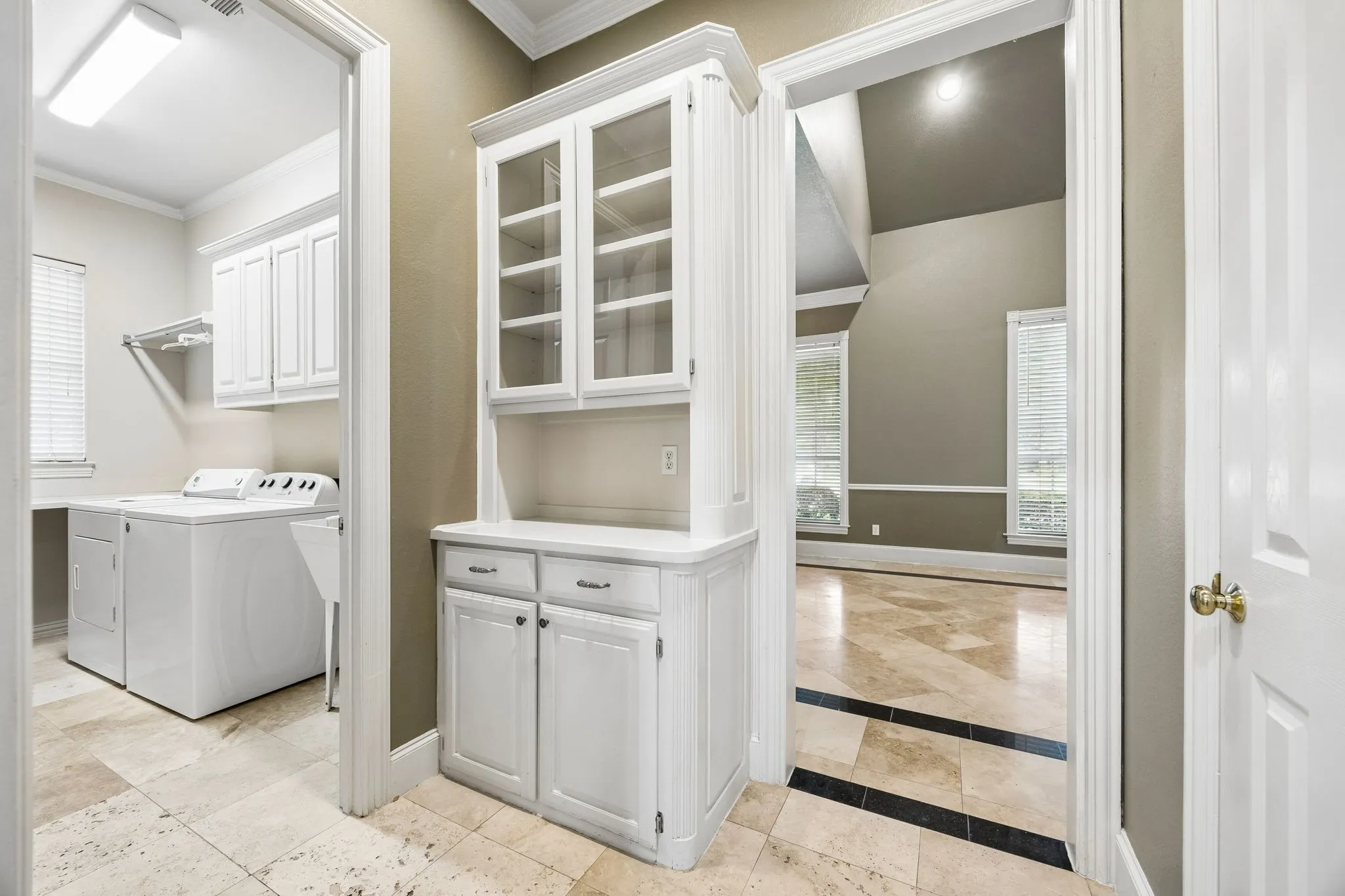 Single Family Residence For Sale in Collin County , 6825 Oak Park Lane, Plano, Texas 75023, 4 Bedroom, 3 Bathroom, 3 Garage spaces, 3,034 Sqft, built in 1995, mls#21335258, Real Estate Agent in Plano, Homes For Sale in Collin county, Homes For Sale in Plano, Realtor in Plano Texas, Real Estate Brokerage Independent Realty Texas, Luminita Cordes Realtor
