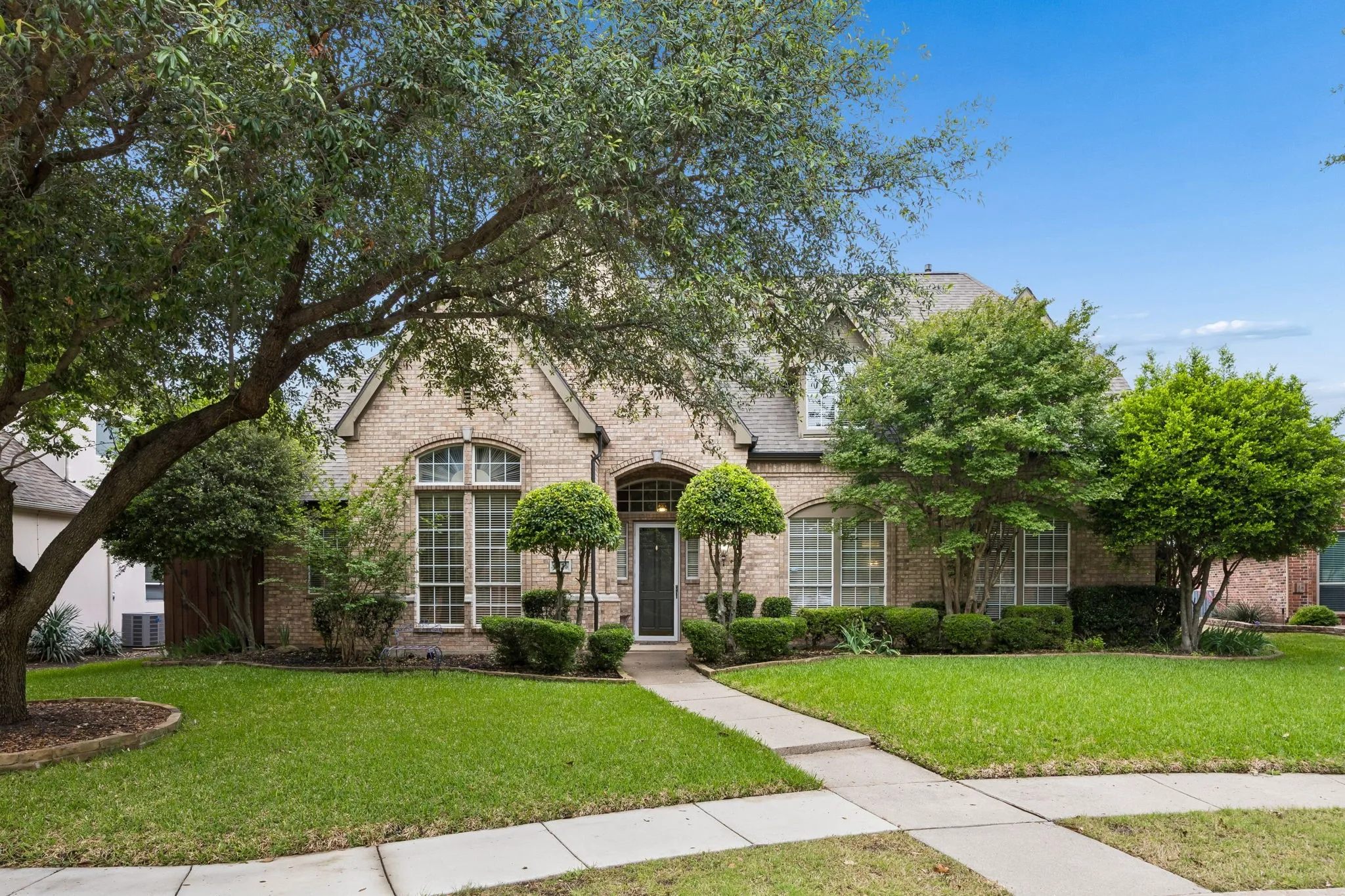 Single Family Residence For Sale in Collin County , 6825 Oak Park Lane, Plano, Texas 75023, 4 Bedroom, 3 Bathroom, 3 Garage spaces, 3,034 Sqft, built in 1995, mls#21335258, Real Estate Agent in Plano, Homes For Sale in Collin county, Homes For Sale in Plano, Realtor in Plano Texas, Real Estate Brokerage Independent Realty Texas, Luminita Cordes Realtor