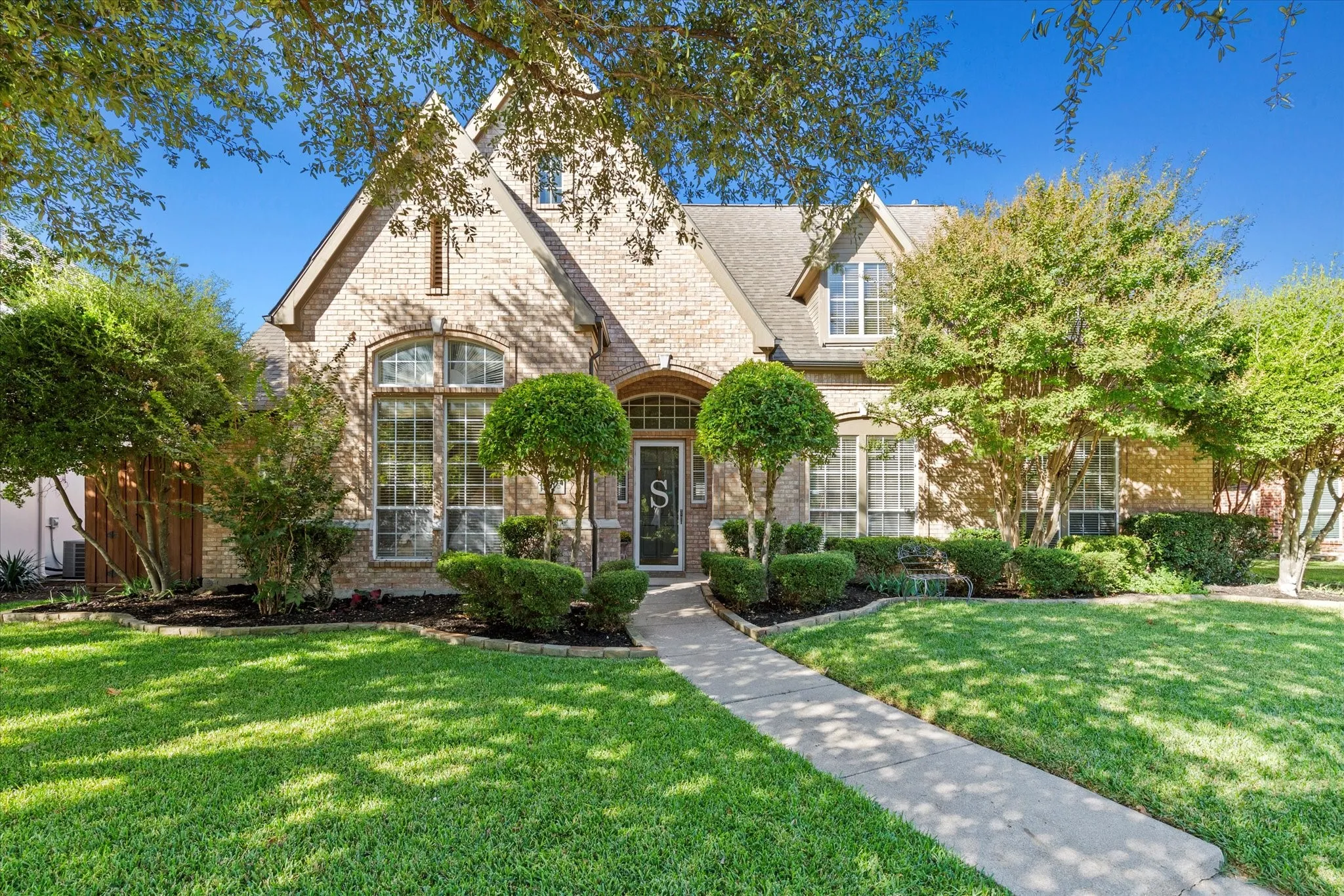 Single Family Residence For Sale in Collin County , 6825 Oak Park Lane, Plano, Texas 75023, 4 Bedroom, 3 Bathroom, 3 Garage spaces, 3,034 Sqft, built in 1995, mls#21335258, Real Estate Agent in Plano, Homes For Sale in Collin county, Homes For Sale in Plano, Realtor in Plano Texas, Real Estate Brokerage Independent Realty Texas, Luminita Cordes Realtor