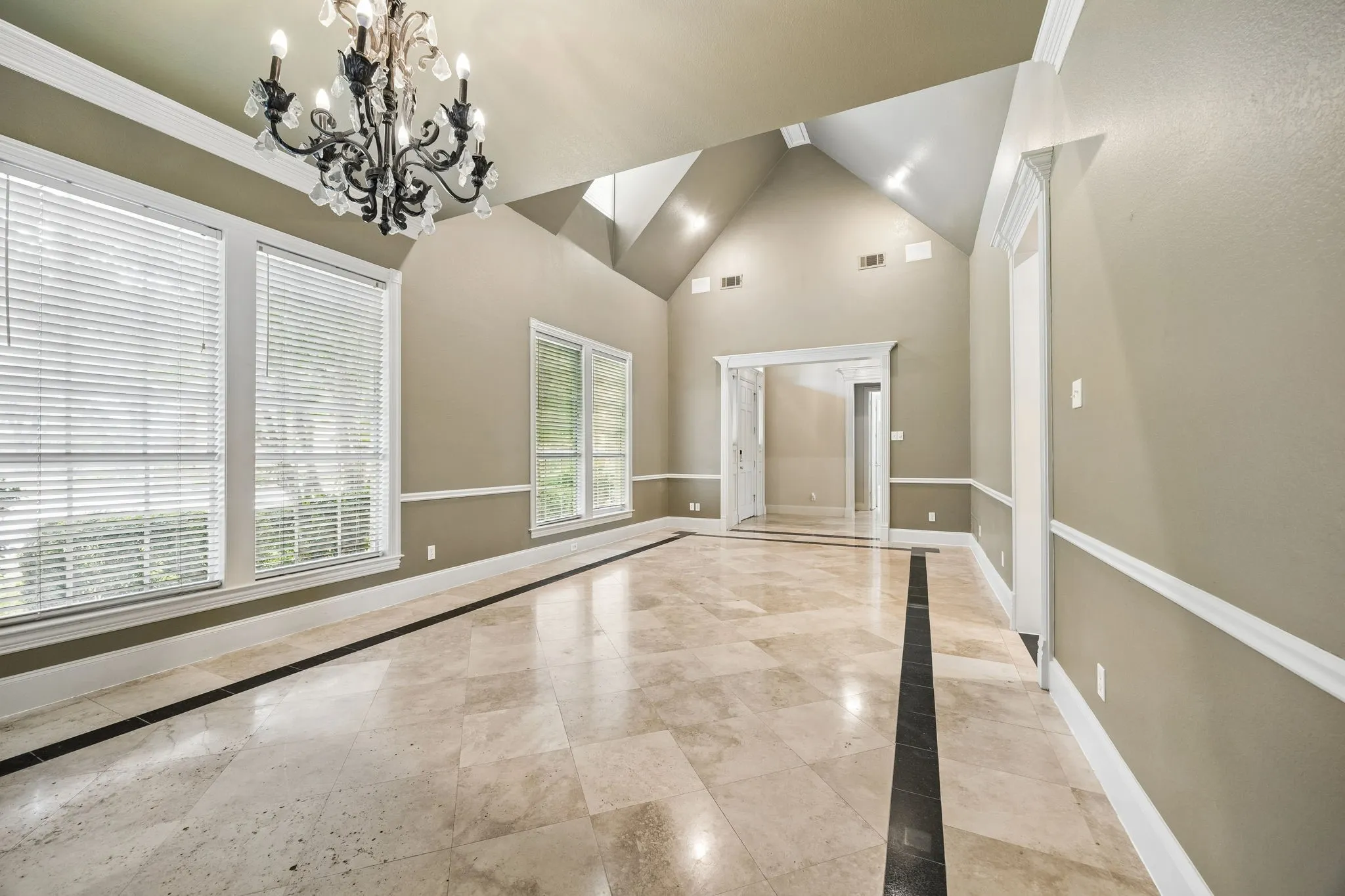 Single Family Residence For Sale in Collin County , 6825 Oak Park Lane, Plano, Texas 75023, 4 Bedroom, 3 Bathroom, 3 Garage spaces, 3,034 Sqft, built in 1995, mls#21335258, Real Estate Agent in Plano, Homes For Sale in Collin county, Homes For Sale in Plano, Realtor in Plano Texas, Real Estate Brokerage Independent Realty Texas, Luminita Cordes Realtor