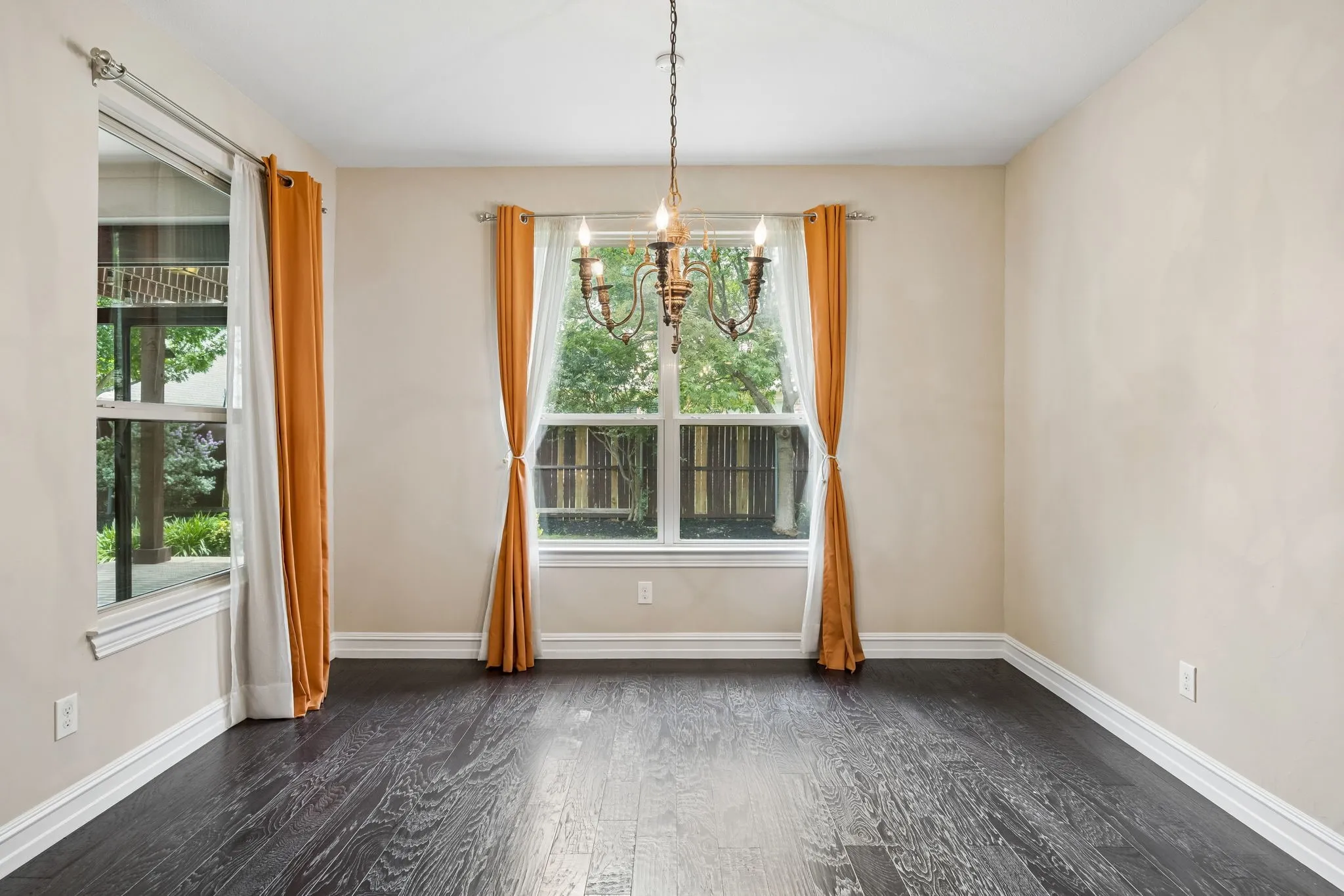 Single Family Residence For Sale in Denton County , 2762 Chatswood Drive, Trophy Club, Texas 76262, 4 Bedroom, 4 Bathroom, 3 Garage spaces, 3,947 Sqft, built in 2014, mls#21338284, Real Estate Agent in Trophy Club, Homes For Sale in Denton county, Homes For Sale in Trophy Club, Realtor in Trophy Club Texas, Real Estate Brokerage Independent Realty Texas, Luminita Cordes Realtor