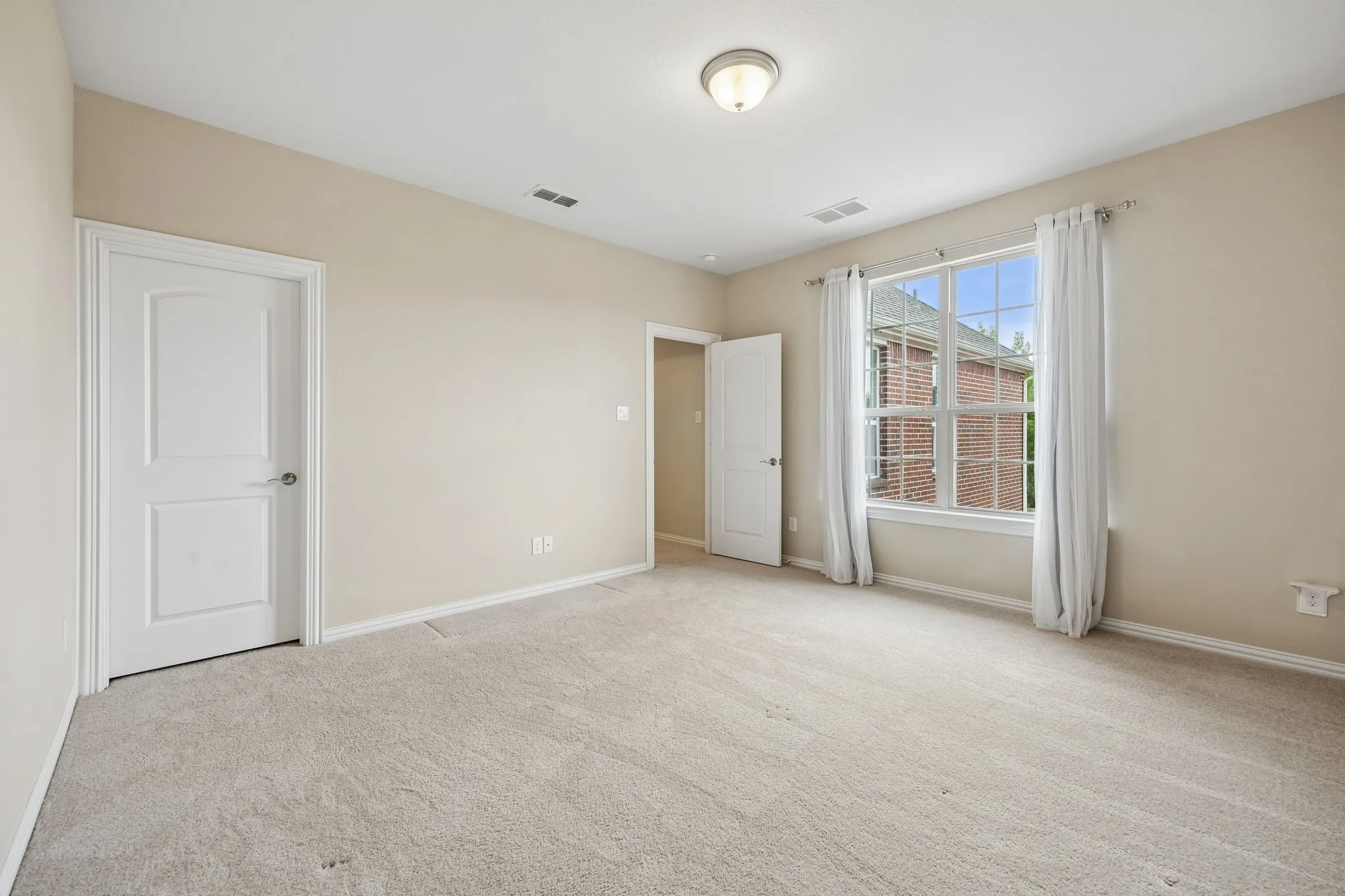 Single Family Residence For Sale in Denton County , 2762 Chatswood Drive, Trophy Club, Texas 76262, 4 Bedroom, 4 Bathroom, 3 Garage spaces, 3,947 Sqft, built in 2014, mls#21338284, Real Estate Agent in Trophy Club, Homes For Sale in Denton county, Homes For Sale in Trophy Club, Realtor in Trophy Club Texas, Real Estate Brokerage Independent Realty Texas, Luminita Cordes Realtor