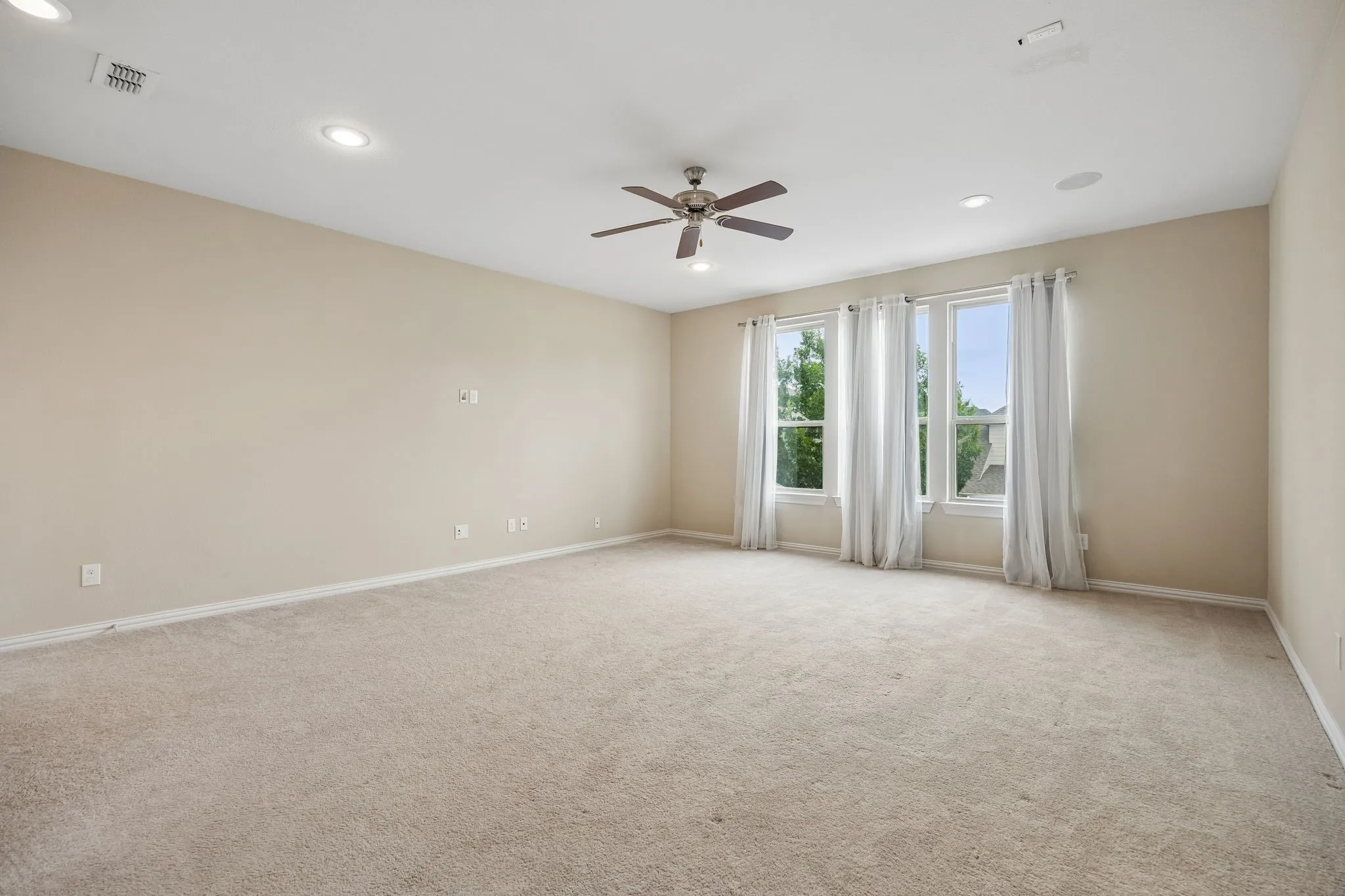 Single Family Residence For Sale in Denton County , 2762 Chatswood Drive, Trophy Club, Texas 76262, 4 Bedroom, 4 Bathroom, 3 Garage spaces, 3,947 Sqft, built in 2014, mls#21338284, Real Estate Agent in Trophy Club, Homes For Sale in Denton county, Homes For Sale in Trophy Club, Realtor in Trophy Club Texas, Real Estate Brokerage Independent Realty Texas, Luminita Cordes Realtor
