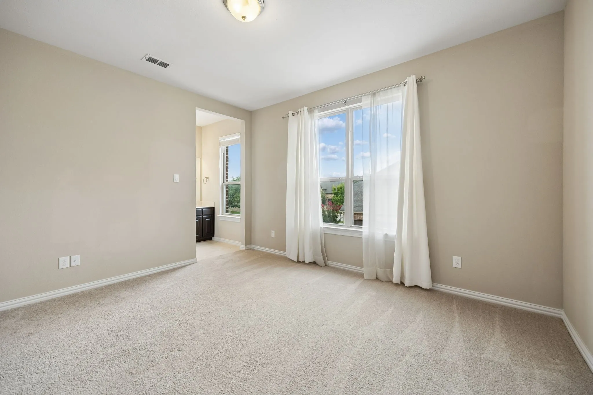 Single Family Residence For Sale in Denton County , 2762 Chatswood Drive, Trophy Club, Texas 76262, 4 Bedroom, 4 Bathroom, 3 Garage spaces, 3,947 Sqft, built in 2014, mls#21338284, Real Estate Agent in Trophy Club, Homes For Sale in Denton county, Homes For Sale in Trophy Club, Realtor in Trophy Club Texas, Real Estate Brokerage Independent Realty Texas, Luminita Cordes Realtor