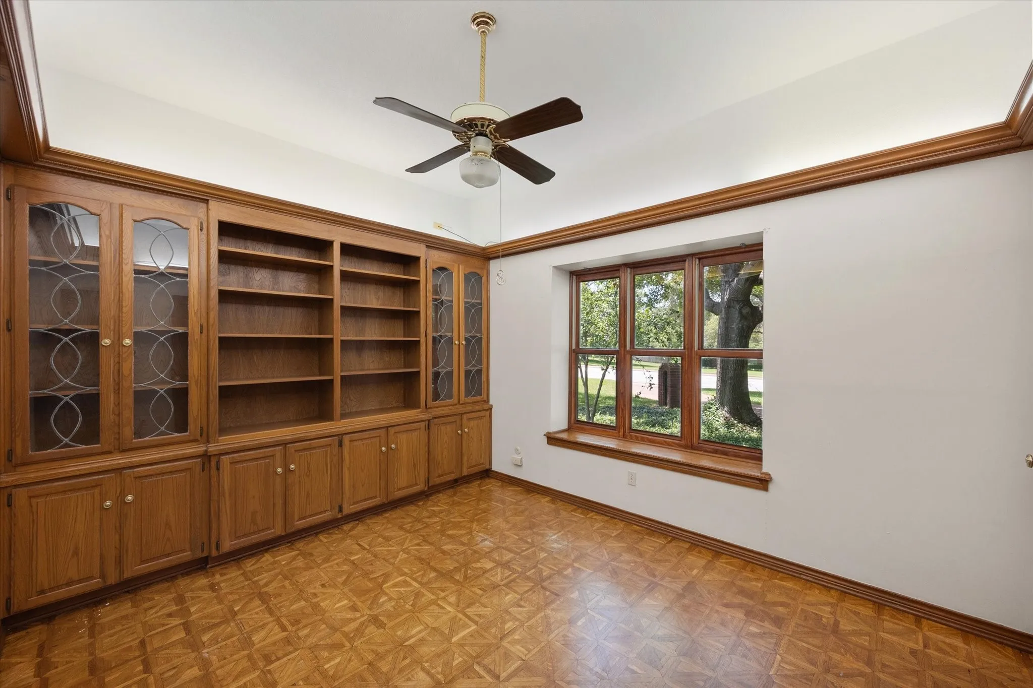 Single Family Residence For Sale in Tarrant County , 2520 Norwood Drive, Hurst, Texas 76054, 4 Bedroom, 5 Bathroom, 3 Garage spaces, 4,242 Sqft, built in 1980, mls#21338177, Real Estate Agent in Hurst, Homes For Sale in Tarrant county, Homes For Sale in Hurst, Realtor in Hurst Texas, Real Estate Brokerage Independent Realty Texas, Luminita Cordes Realtor