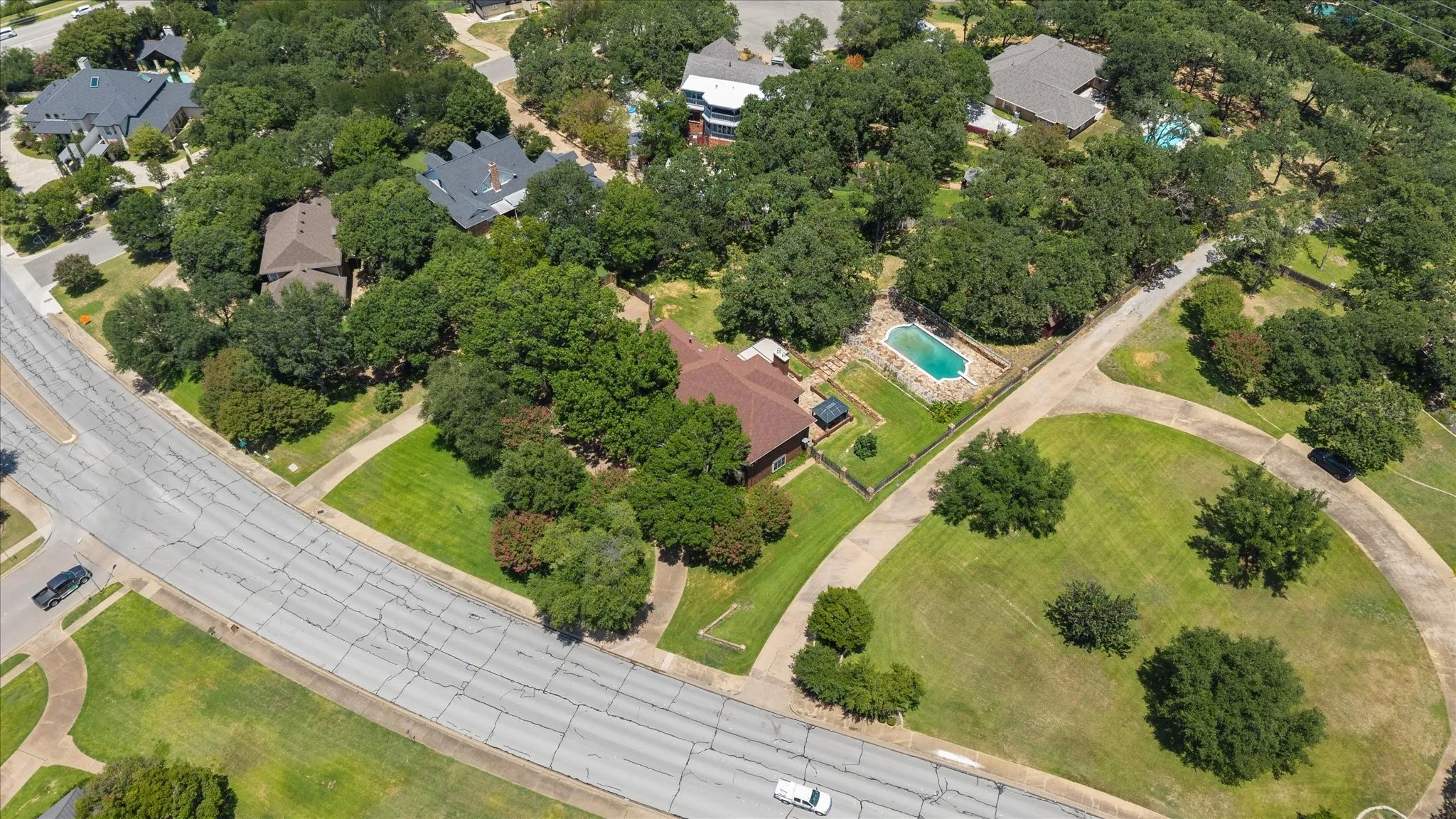 Single Family Residence For Sale in Tarrant County , 2520 Norwood Drive, Hurst, Texas 76054, 4 Bedroom, 5 Bathroom, 3 Garage spaces, 4,242 Sqft, built in 1980, mls#21338177, Real Estate Agent in Hurst, Homes For Sale in Tarrant county, Homes For Sale in Hurst, Realtor in Hurst Texas, Real Estate Brokerage Independent Realty Texas, Luminita Cordes Realtor