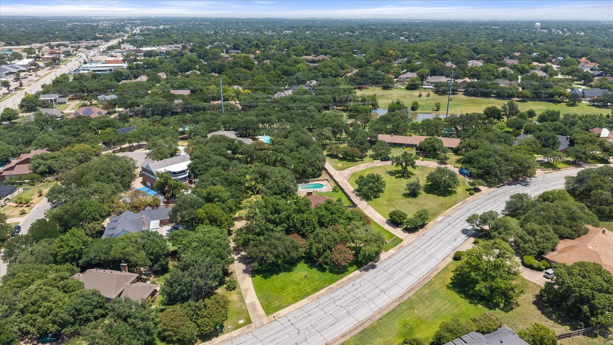 Single Family Residence For Sale in Tarrant County , 2520 Norwood Drive, Hurst, Texas 76054, 4 Bedroom, 5 Bathroom, 3 Garage spaces, 4,242 Sqft, built in 1980, mls#21338177, Real Estate Agent in Hurst, Homes For Sale in Tarrant county, Homes For Sale in Hurst, Realtor in Hurst Texas, Real Estate Brokerage Independent Realty Texas, Luminita Cordes Realtor