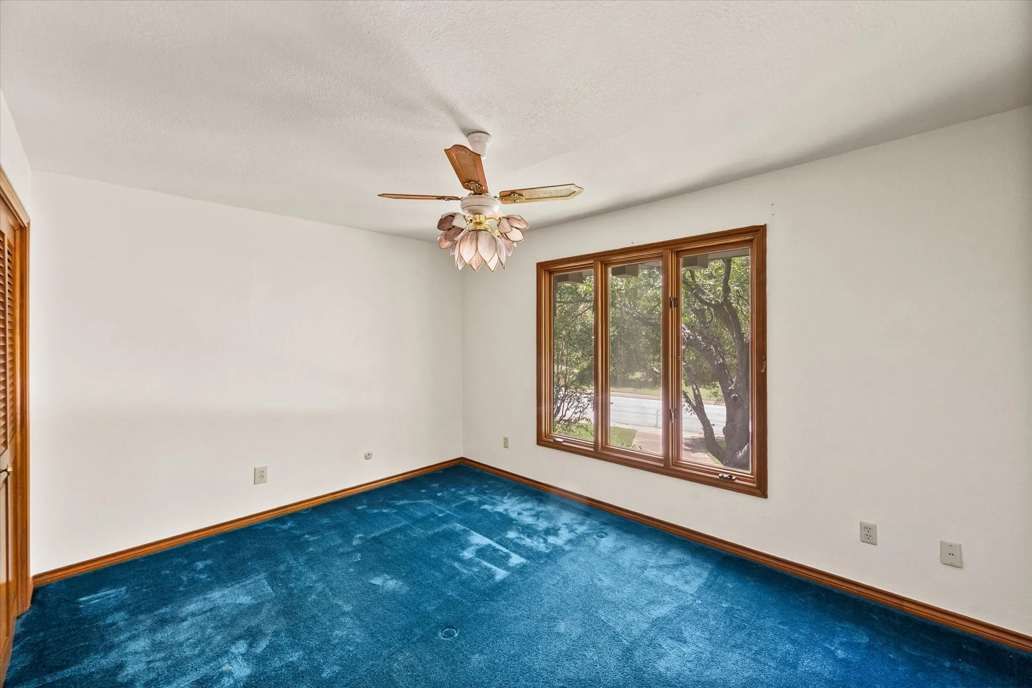 Single Family Residence For Sale in Tarrant County , 2520 Norwood Drive, Hurst, Texas 76054, 4 Bedroom, 5 Bathroom, 3 Garage spaces, 4,242 Sqft, built in 1980, mls#21338177, Real Estate Agent in Hurst, Homes For Sale in Tarrant county, Homes For Sale in Hurst, Realtor in Hurst Texas, Real Estate Brokerage Independent Realty Texas, Luminita Cordes Realtor