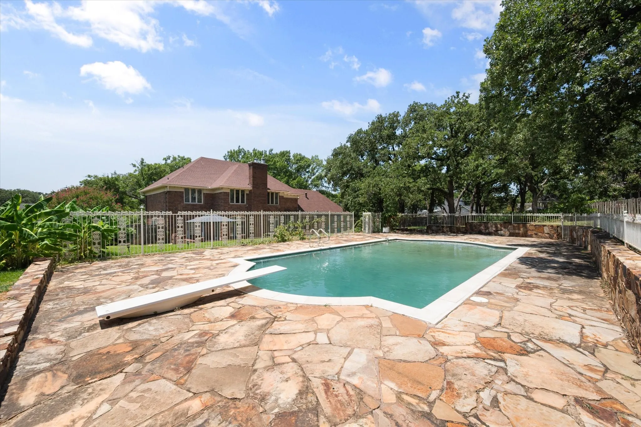 Single Family Residence For Sale in Tarrant County , 2520 Norwood Drive, Hurst, Texas 76054, 4 Bedroom, 5 Bathroom, 3 Garage spaces, 4,242 Sqft, built in 1980, mls#21338177, Real Estate Agent in Hurst, Homes For Sale in Tarrant county, Homes For Sale in Hurst, Realtor in Hurst Texas, Real Estate Brokerage Independent Realty Texas, Luminita Cordes Realtor