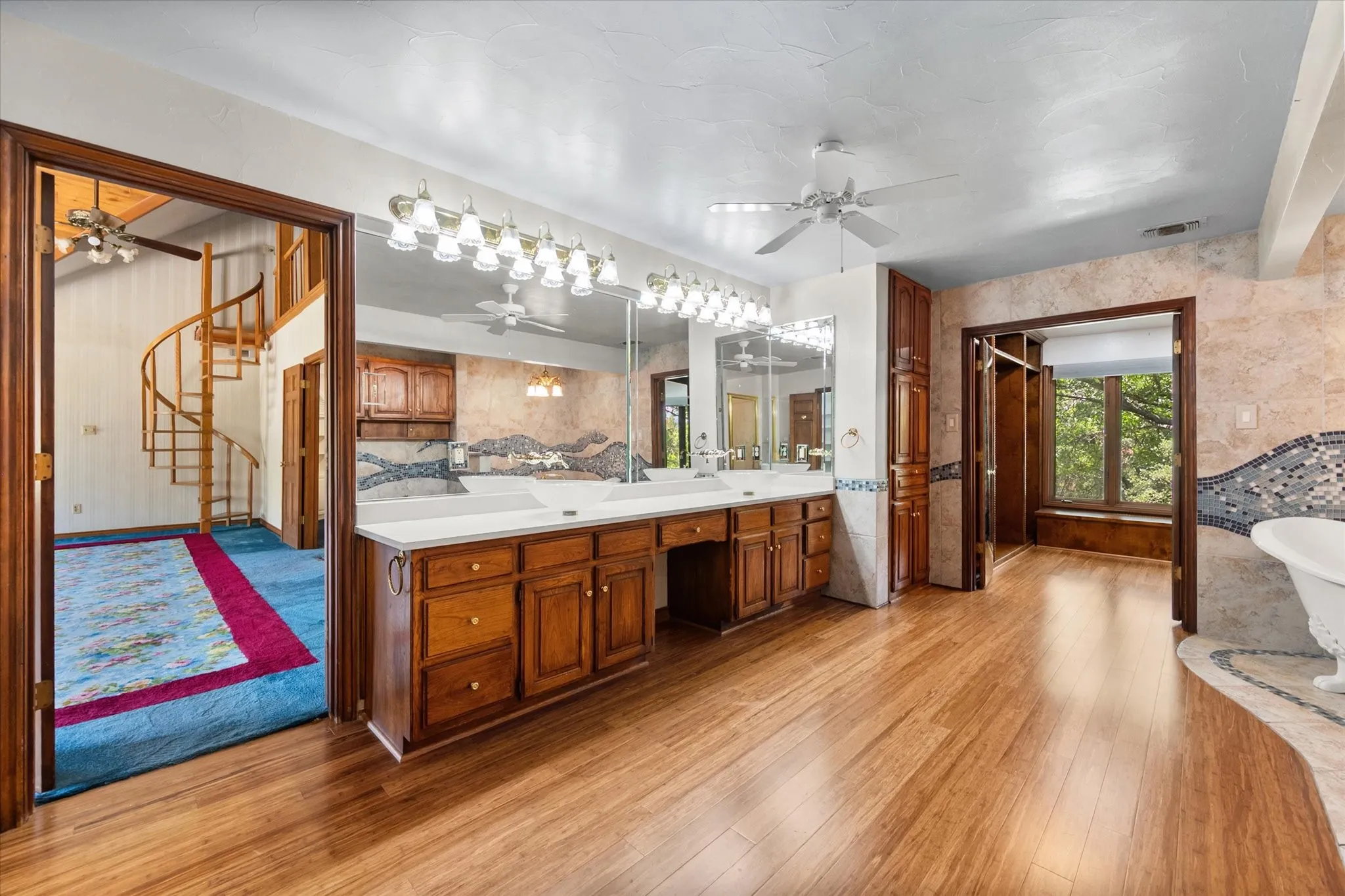 Single Family Residence For Sale in Tarrant County , 2520 Norwood Drive, Hurst, Texas 76054, 4 Bedroom, 5 Bathroom, 3 Garage spaces, 4,242 Sqft, built in 1980, mls#21338177, Real Estate Agent in Hurst, Homes For Sale in Tarrant county, Homes For Sale in Hurst, Realtor in Hurst Texas, Real Estate Brokerage Independent Realty Texas, Luminita Cordes Realtor