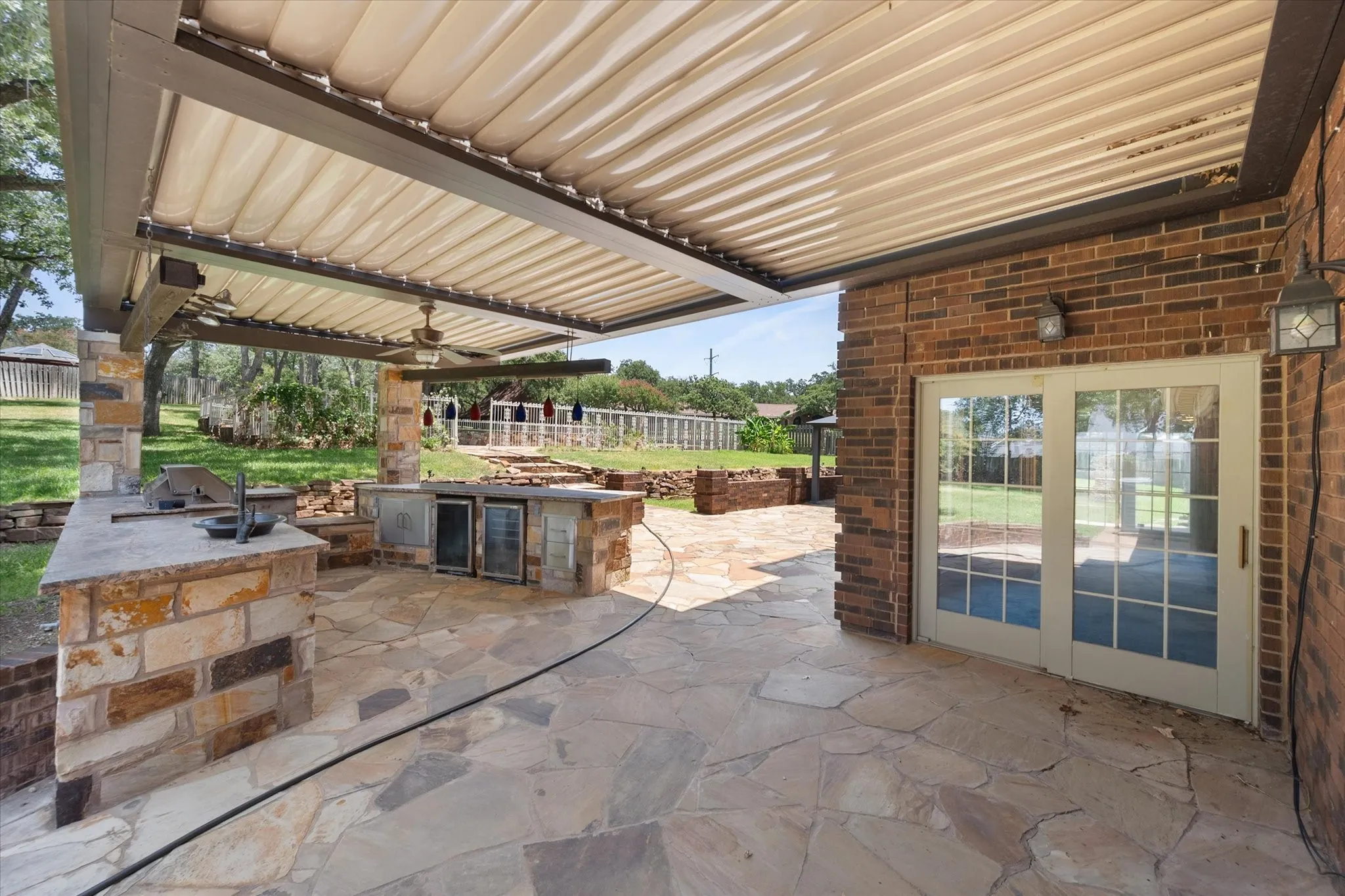 Single Family Residence For Sale in Tarrant County , 2520 Norwood Drive, Hurst, Texas 76054, 4 Bedroom, 5 Bathroom, 3 Garage spaces, 4,242 Sqft, built in 1980, mls#21338177, Real Estate Agent in Hurst, Homes For Sale in Tarrant county, Homes For Sale in Hurst, Realtor in Hurst Texas, Real Estate Brokerage Independent Realty Texas, Luminita Cordes Realtor