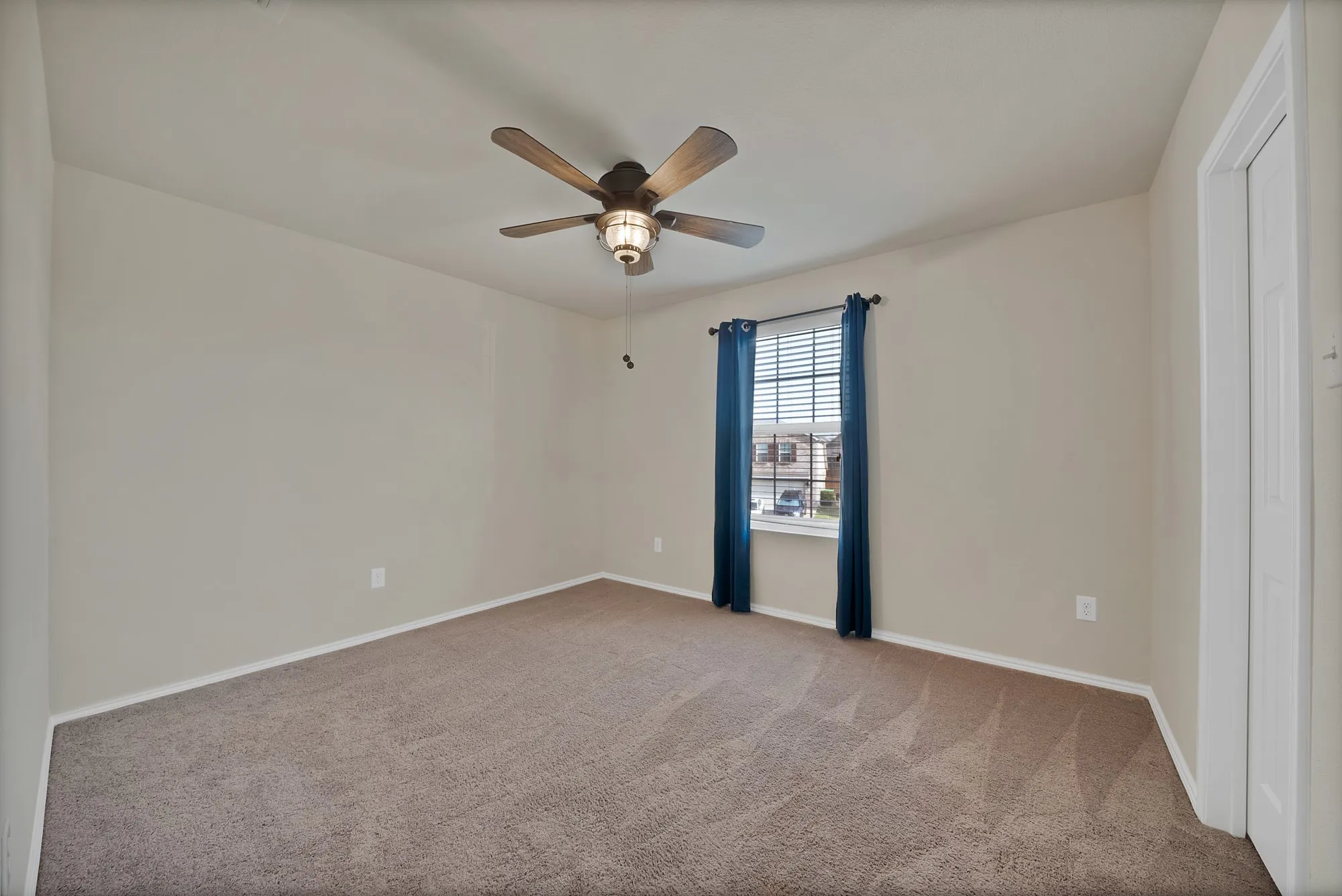 Single Family Residence For Sale in Denton County , 3004 Walker Creek Drive, Little Elm, Texas 75068, 4 Bedroom, 3 Bathroom, 2 Garage spaces, 2,810 Sqft, built in 2017, mls#21338295, Real Estate Agent in Little Elm, Homes For Sale in Denton county, Homes For Sale in Little Elm, Realtor in Little Elm Texas, Real Estate Brokerage Independent Realty Texas, Luminita Cordes Realtor