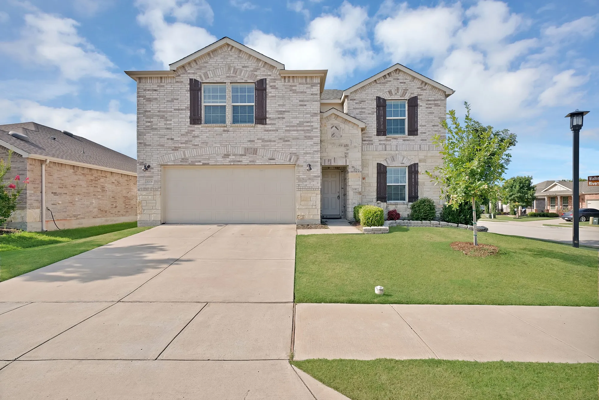 Single Family Residence For Sale in Denton County , 3004 Walker Creek Drive, Little Elm, Texas 75068, 4 Bedroom, 3 Bathroom, 2 Garage spaces, 2,810 Sqft, built in 2017, mls#21338295, Real Estate Agent in Little Elm, Homes For Sale in Denton county, Homes For Sale in Little Elm, Realtor in Little Elm Texas, Real Estate Brokerage Independent Realty Texas, Luminita Cordes Realtor