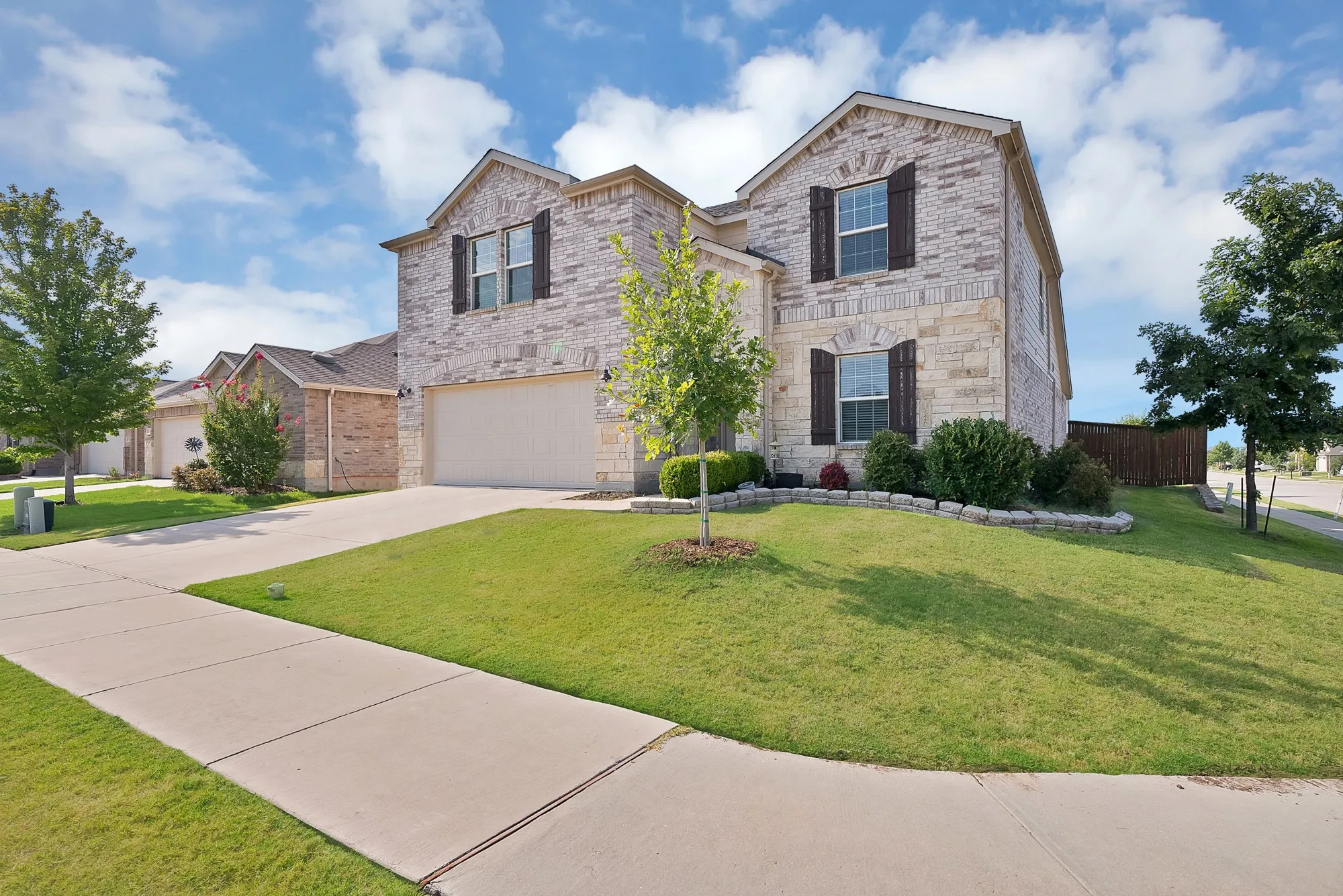 Single Family Residence For Sale in Denton County , 3004 Walker Creek Drive, Little Elm, Texas 75068, 4 Bedroom, 3 Bathroom, 2 Garage spaces, 2,810 Sqft, built in 2017, mls#21338295, Real Estate Agent in Little Elm, Homes For Sale in Denton county, Homes For Sale in Little Elm, Realtor in Little Elm Texas, Real Estate Brokerage Independent Realty Texas, Luminita Cordes Realtor
