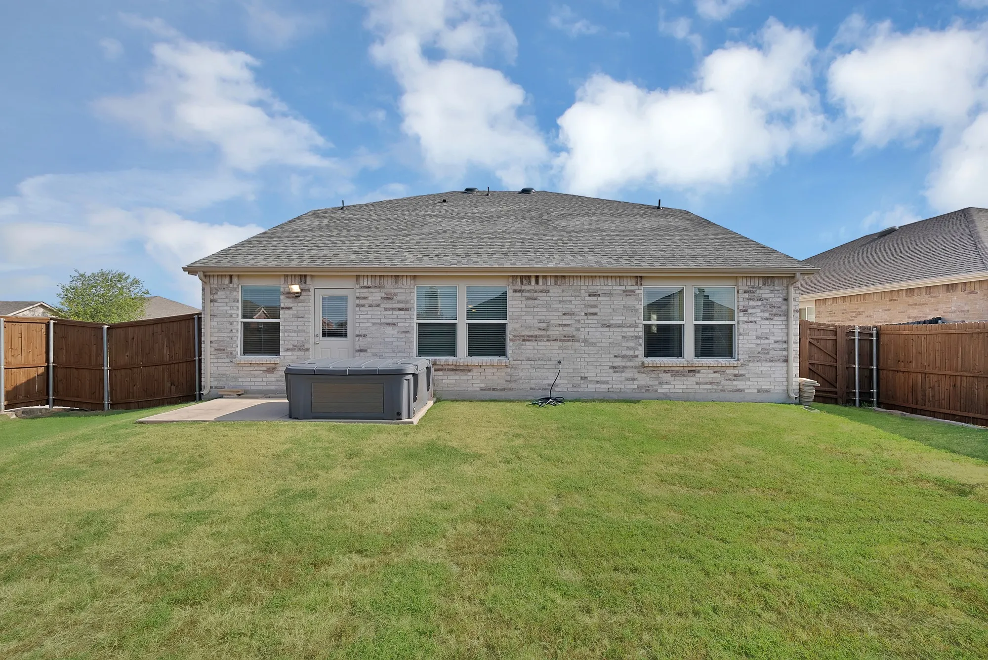 Single Family Residence For Sale in Denton County , 3004 Walker Creek Drive, Little Elm, Texas 75068, 4 Bedroom, 3 Bathroom, 2 Garage spaces, 2,810 Sqft, built in 2017, mls#21338295, Real Estate Agent in Little Elm, Homes For Sale in Denton county, Homes For Sale in Little Elm, Realtor in Little Elm Texas, Real Estate Brokerage Independent Realty Texas, Luminita Cordes Realtor