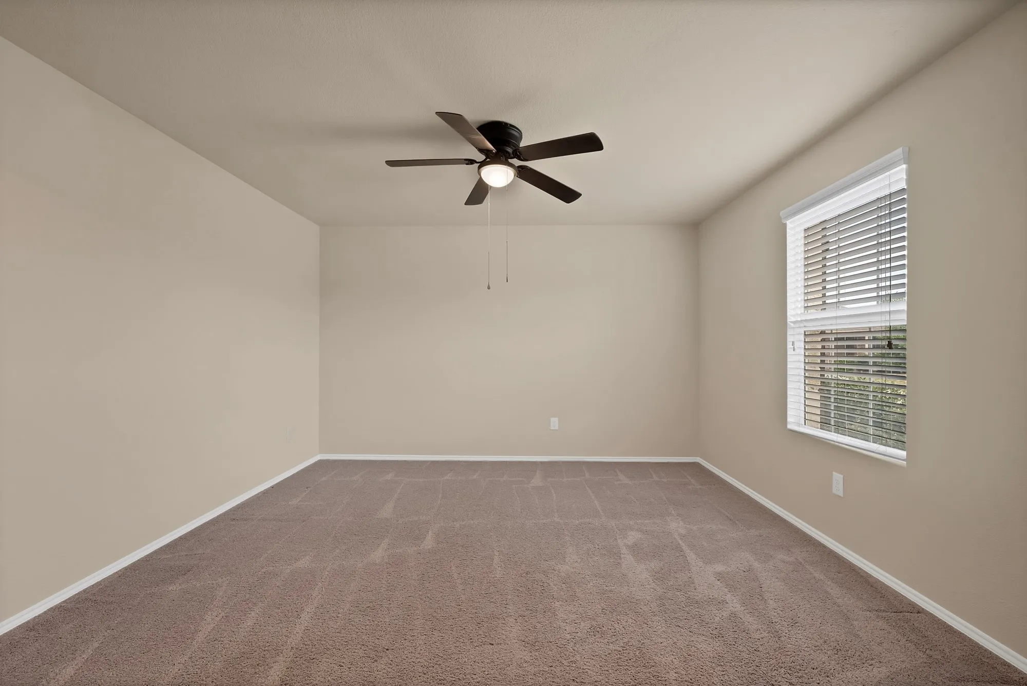 Single Family Residence For Sale in Denton County , 3004 Walker Creek Drive, Little Elm, Texas 75068, 4 Bedroom, 3 Bathroom, 2 Garage spaces, 2,810 Sqft, built in 2017, mls#21338295, Real Estate Agent in Little Elm, Homes For Sale in Denton county, Homes For Sale in Little Elm, Realtor in Little Elm Texas, Real Estate Brokerage Independent Realty Texas, Luminita Cordes Realtor