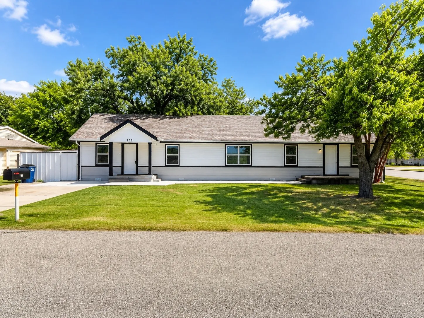 Single Family Residence For Rent in Collin County , 409 Jefferson Avenue, Princeton, Texas 75407, 4 Bedroom, 3 Bathroom, 2 Garage spaces, 2,624 Sqft, built in 1965, Price $2,250, mls#21338298, Real Estate Agent in Princeton, Homes For Rent in Collin county, Homes For Rent in Princeton, Realtor in Princeton Texas, Real Estate Brokerage Independent Realty Texas, Luminita Cordes Realtor