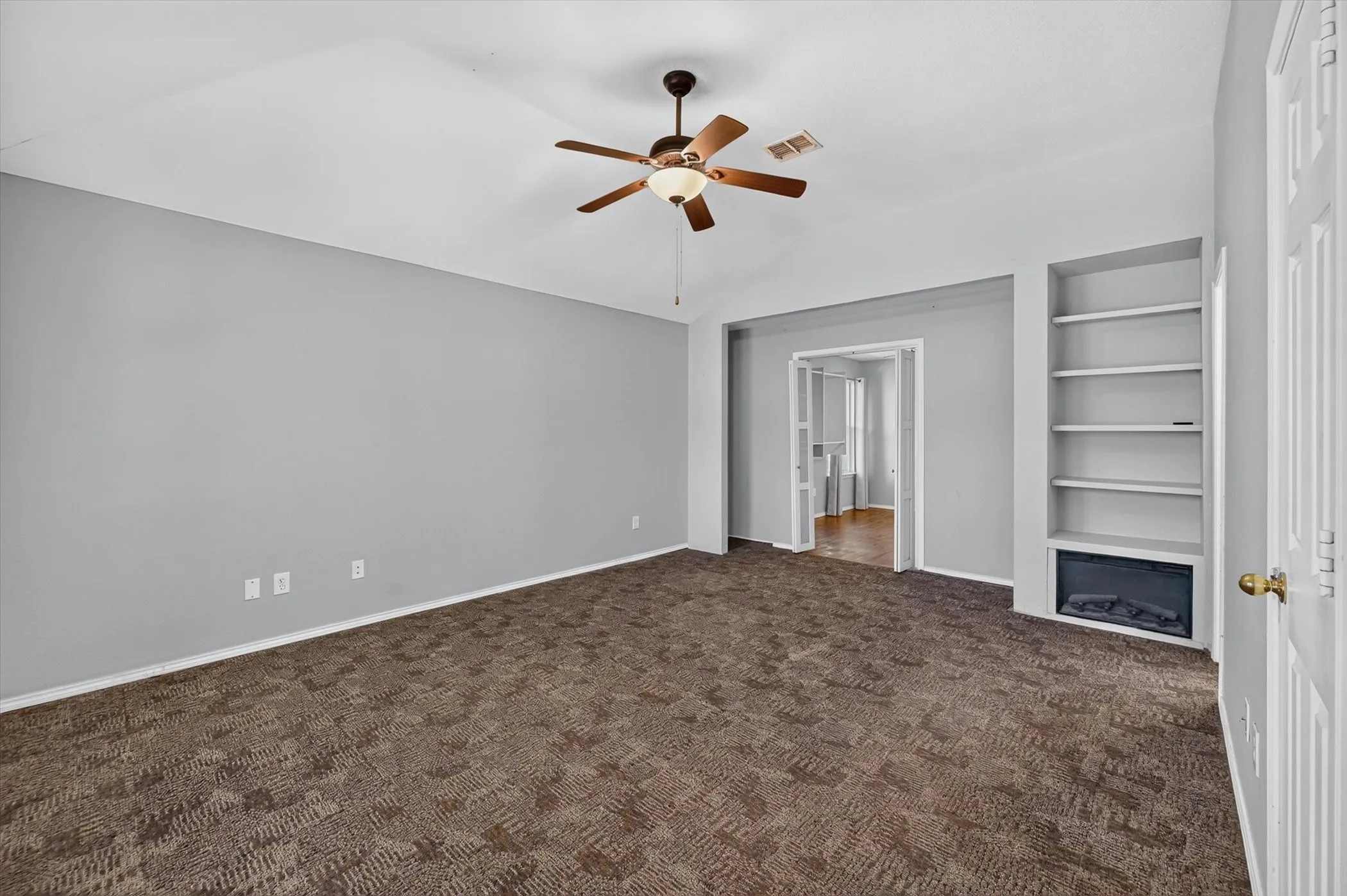 Single Family Residence For Sale in Tarrant County , 5440 Trout Creek Court, Watauga, Texas 76137, 3 Bedroom, 2 Bathroom, 2 Garage spaces, 1,852 Sqft, built in 2000, mls#21337035, Real Estate Agent in Watauga, Homes For Sale in Tarrant county, Homes For Sale in Watauga, Realtor in Watauga Texas, Real Estate Brokerage Independent Realty Texas, Luminita Cordes Realtor