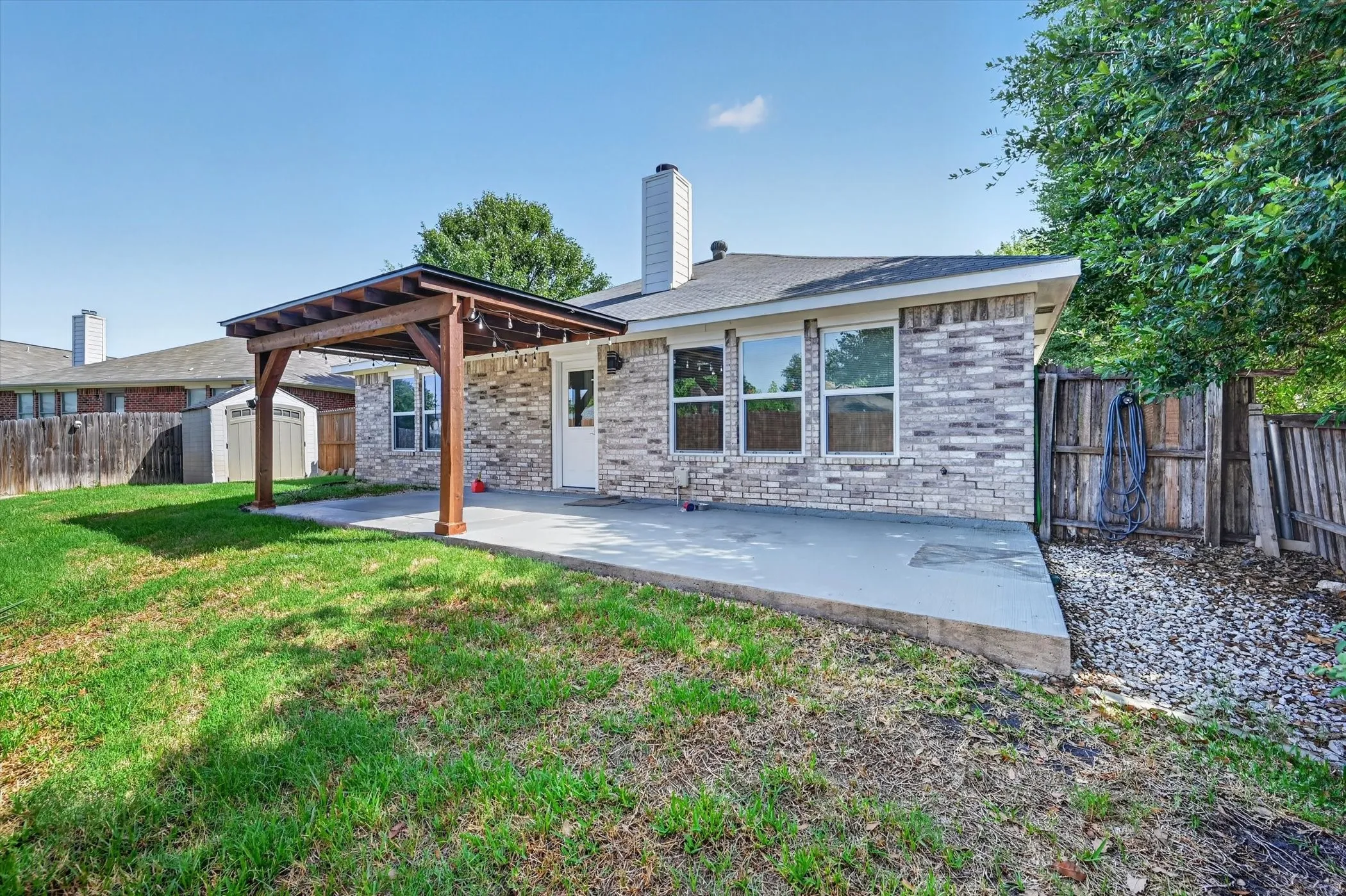 Single Family Residence For Sale in Tarrant County , 5440 Trout Creek Court, Watauga, Texas 76137, 3 Bedroom, 2 Bathroom, 2 Garage spaces, 1,852 Sqft, built in 2000, mls#21337035, Real Estate Agent in Watauga, Homes For Sale in Tarrant county, Homes For Sale in Watauga, Realtor in Watauga Texas, Real Estate Brokerage Independent Realty Texas, Luminita Cordes Realtor