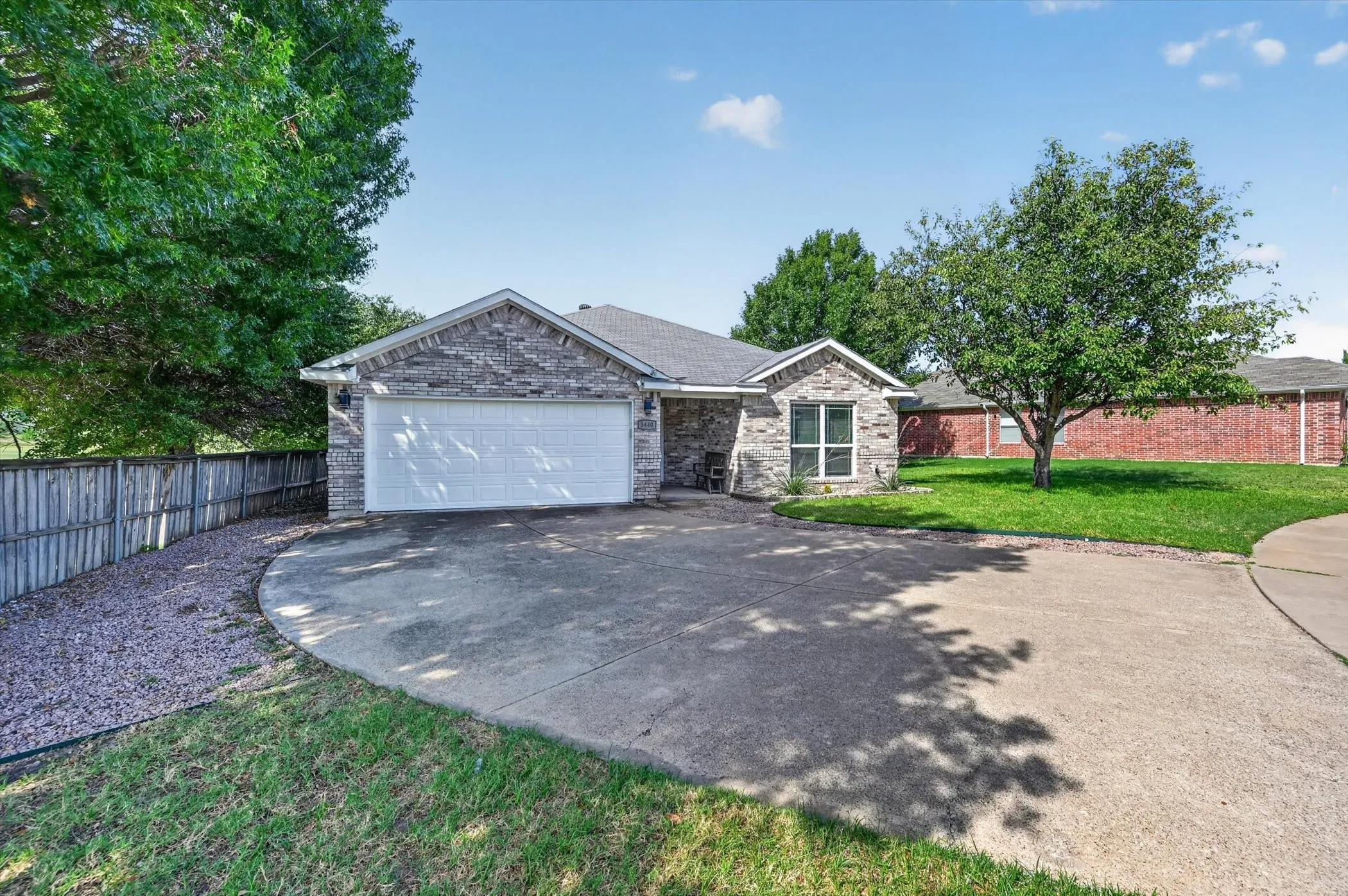 Single Family Residence For Sale in Tarrant County , 5440 Trout Creek Court, Watauga, Texas 76137, 3 Bedroom, 2 Bathroom, 2 Garage spaces, 1,852 Sqft, built in 2000, mls#21337035, Real Estate Agent in Watauga, Homes For Sale in Tarrant county, Homes For Sale in Watauga, Realtor in Watauga Texas, Real Estate Brokerage Independent Realty Texas, Luminita Cordes Realtor