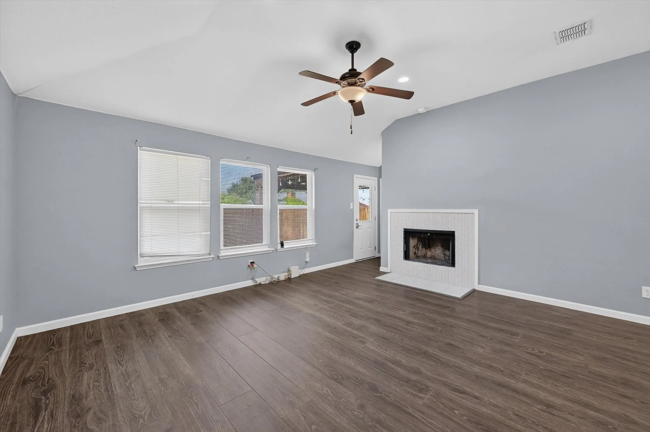 Single Family Residence For Sale in Tarrant County , 5440 Trout Creek Court, Watauga, Texas 76137, 3 Bedroom, 2 Bathroom, 2 Garage spaces, 1,852 Sqft, built in 2000, mls#21337035, Real Estate Agent in Watauga, Homes For Sale in Tarrant county, Homes For Sale in Watauga, Realtor in Watauga Texas, Real Estate Brokerage Independent Realty Texas, Luminita Cordes Realtor