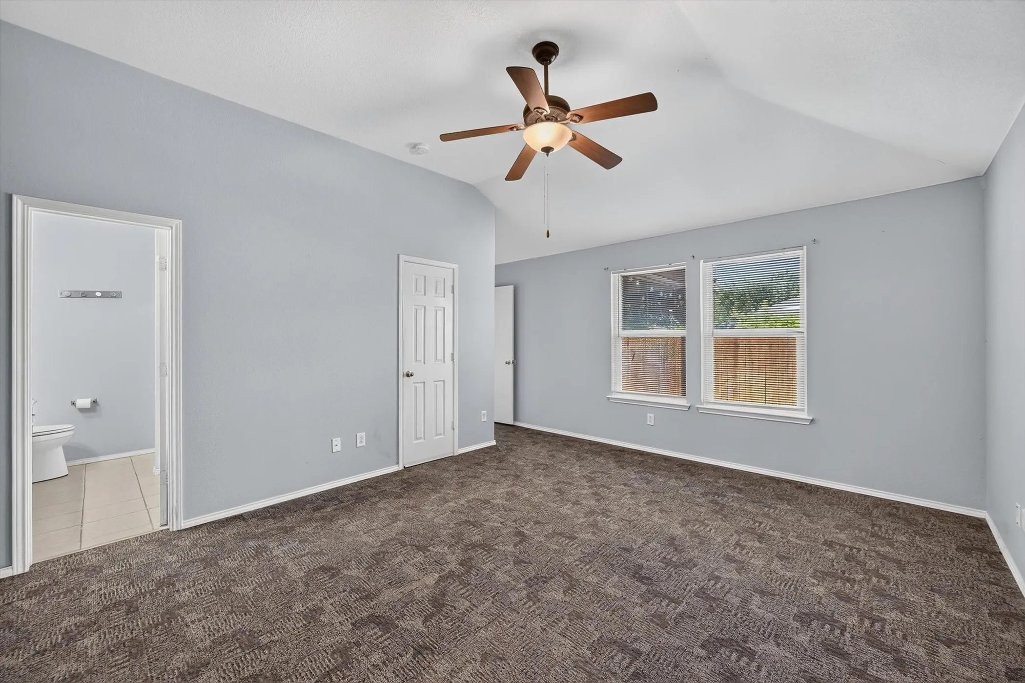 Single Family Residence For Sale in Tarrant County , 5440 Trout Creek Court, Watauga, Texas 76137, 3 Bedroom, 2 Bathroom, 2 Garage spaces, 1,852 Sqft, built in 2000, mls#21337035, Real Estate Agent in Watauga, Homes For Sale in Tarrant county, Homes For Sale in Watauga, Realtor in Watauga Texas, Real Estate Brokerage Independent Realty Texas, Luminita Cordes Realtor