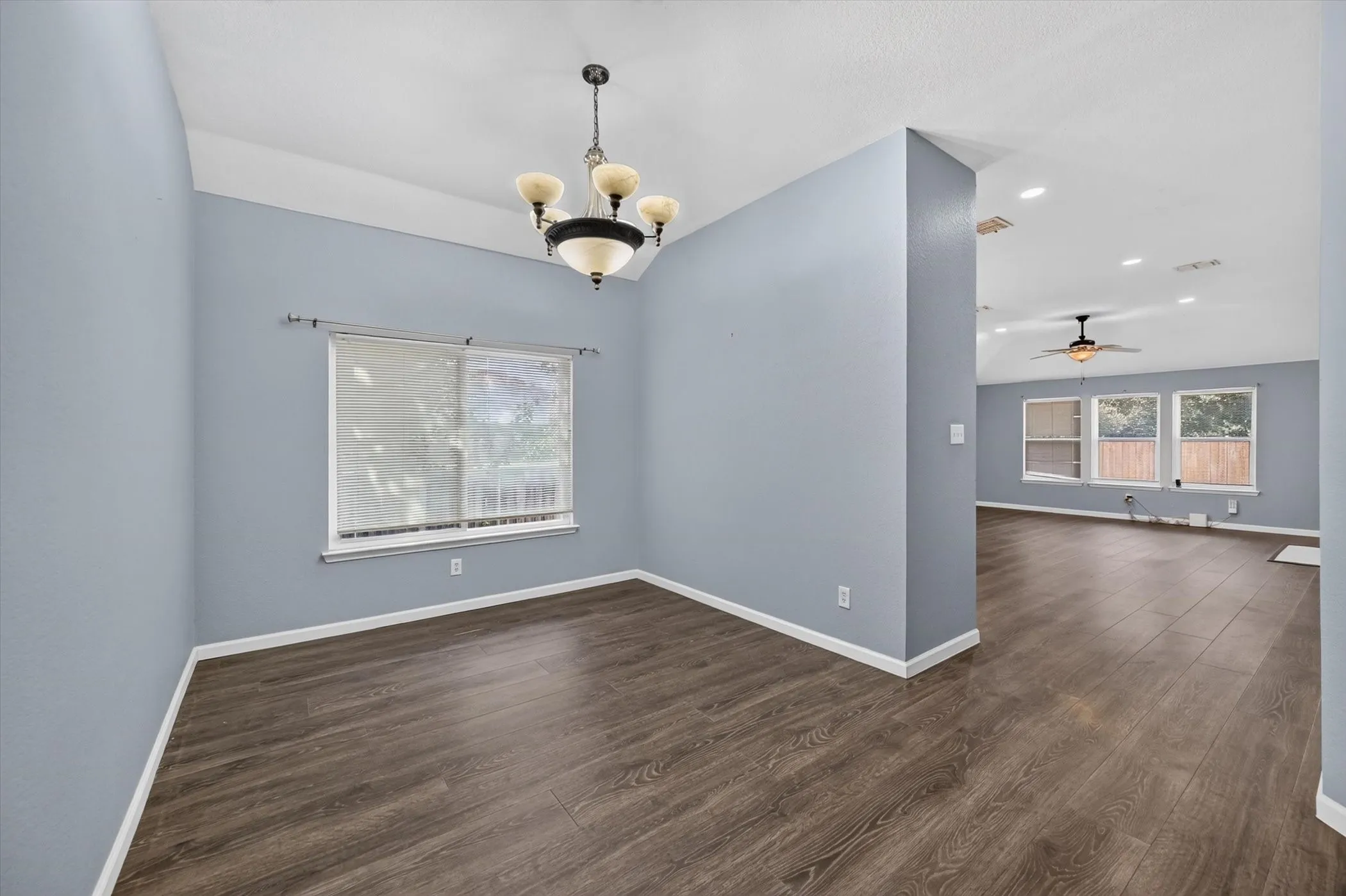 Single Family Residence For Sale in Tarrant County , 5440 Trout Creek Court, Watauga, Texas 76137, 3 Bedroom, 2 Bathroom, 2 Garage spaces, 1,852 Sqft, built in 2000, mls#21337035, Real Estate Agent in Watauga, Homes For Sale in Tarrant county, Homes For Sale in Watauga, Realtor in Watauga Texas, Real Estate Brokerage Independent Realty Texas, Luminita Cordes Realtor